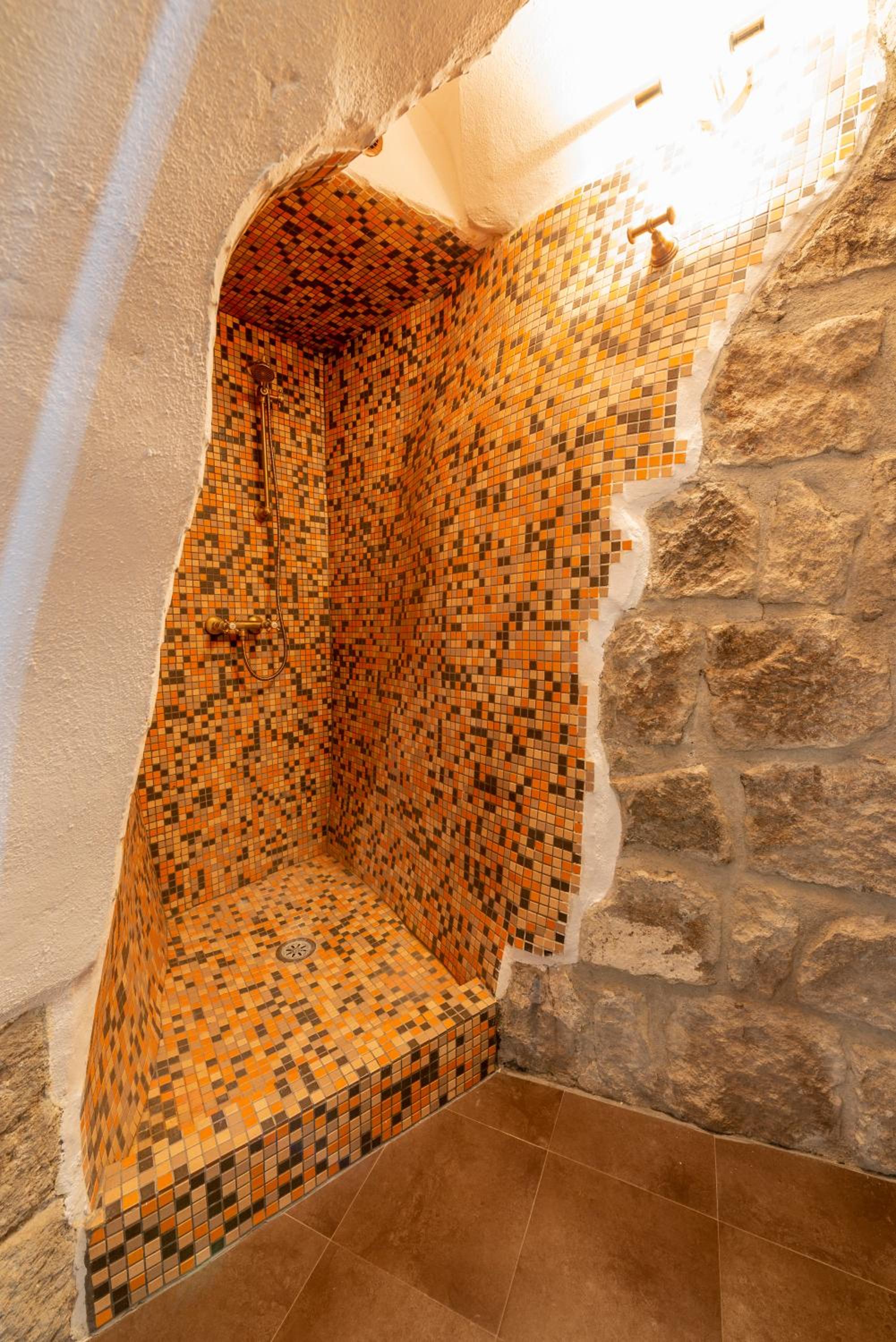 Lei Suite