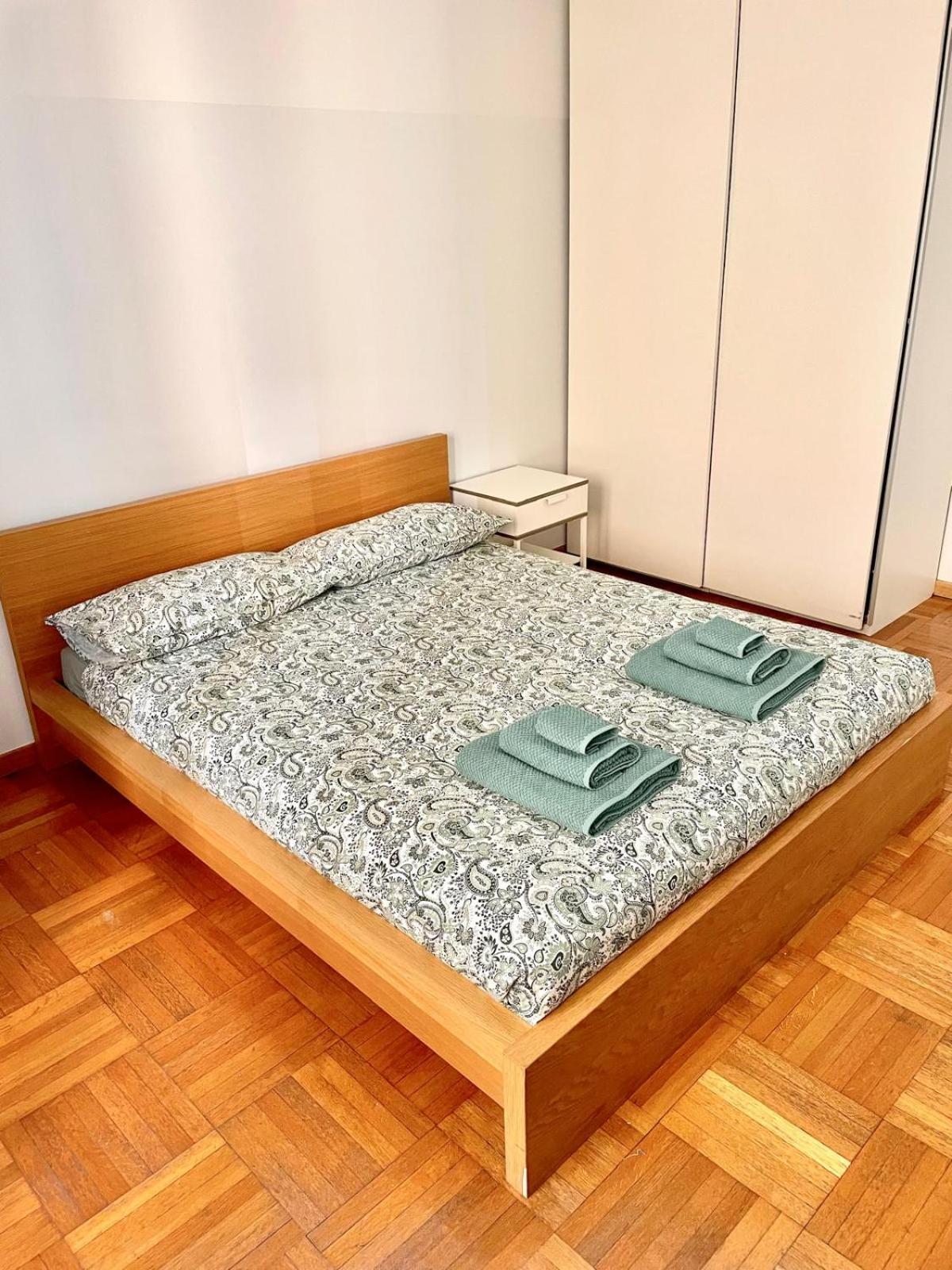 Downtown Milan Chic Apartment - Quiet Retreat with Free WIFI & Air Conditioning