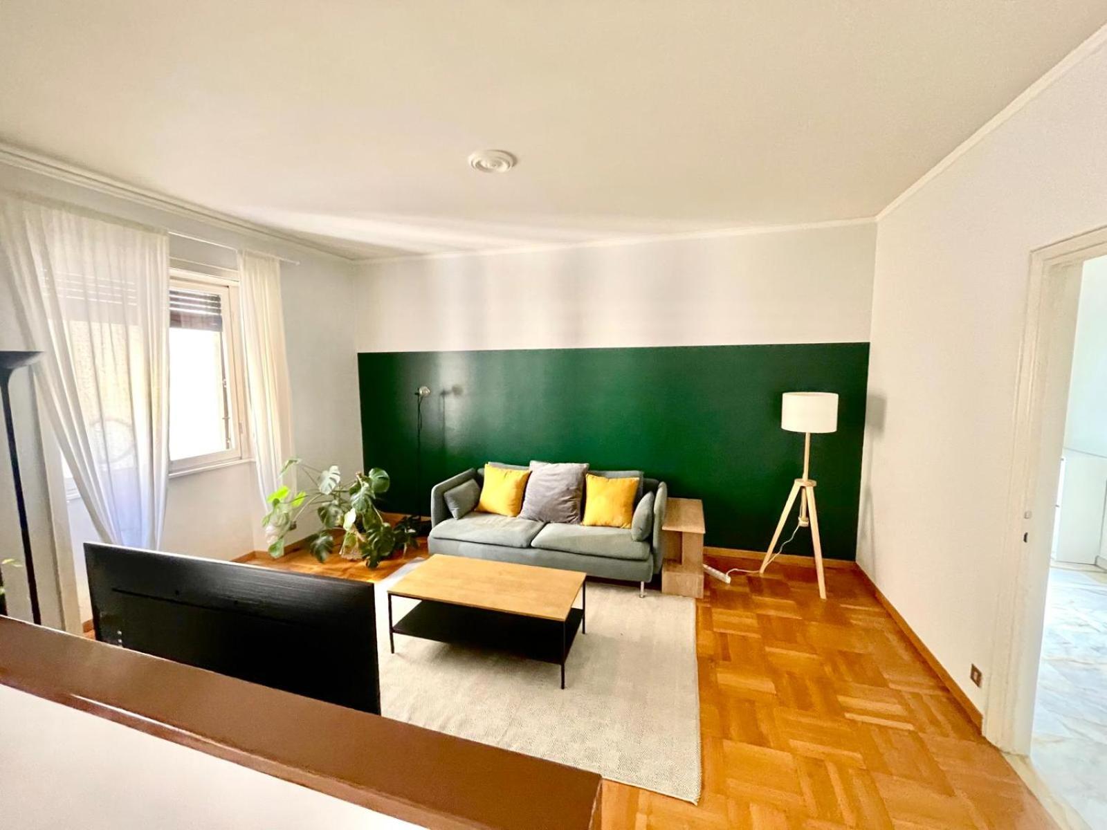 Downtown Milan Chic Apartment - Quiet Retreat with Free WIFI & Air Conditioning