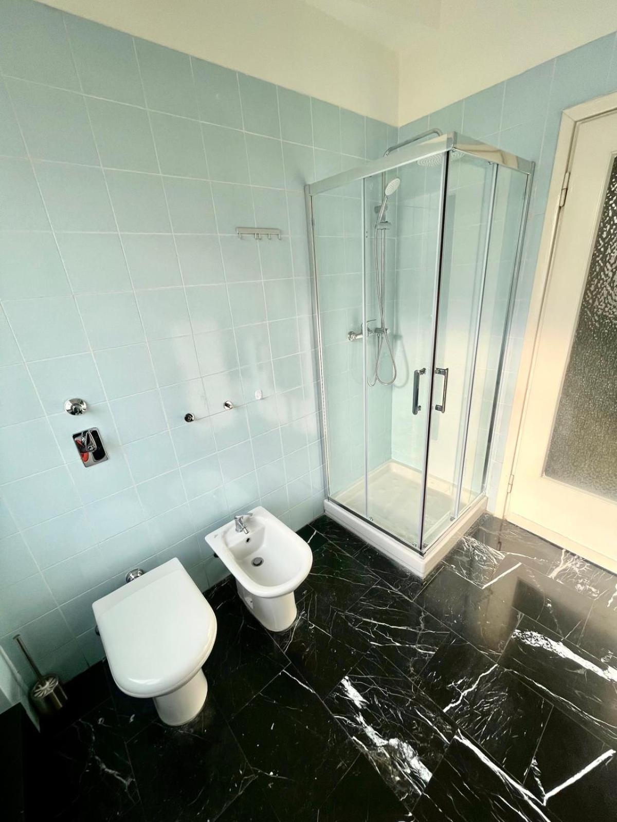 Downtown Milan Chic Apartment - Quiet Retreat with Free WIFI & Air Conditioning