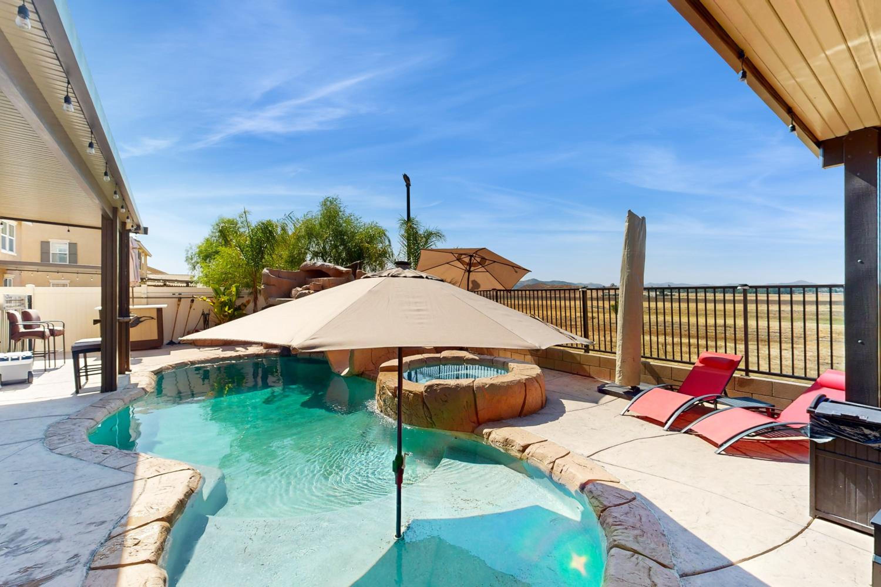 Outdoor Oasis with Pool and Hot Tub Perris Getaway