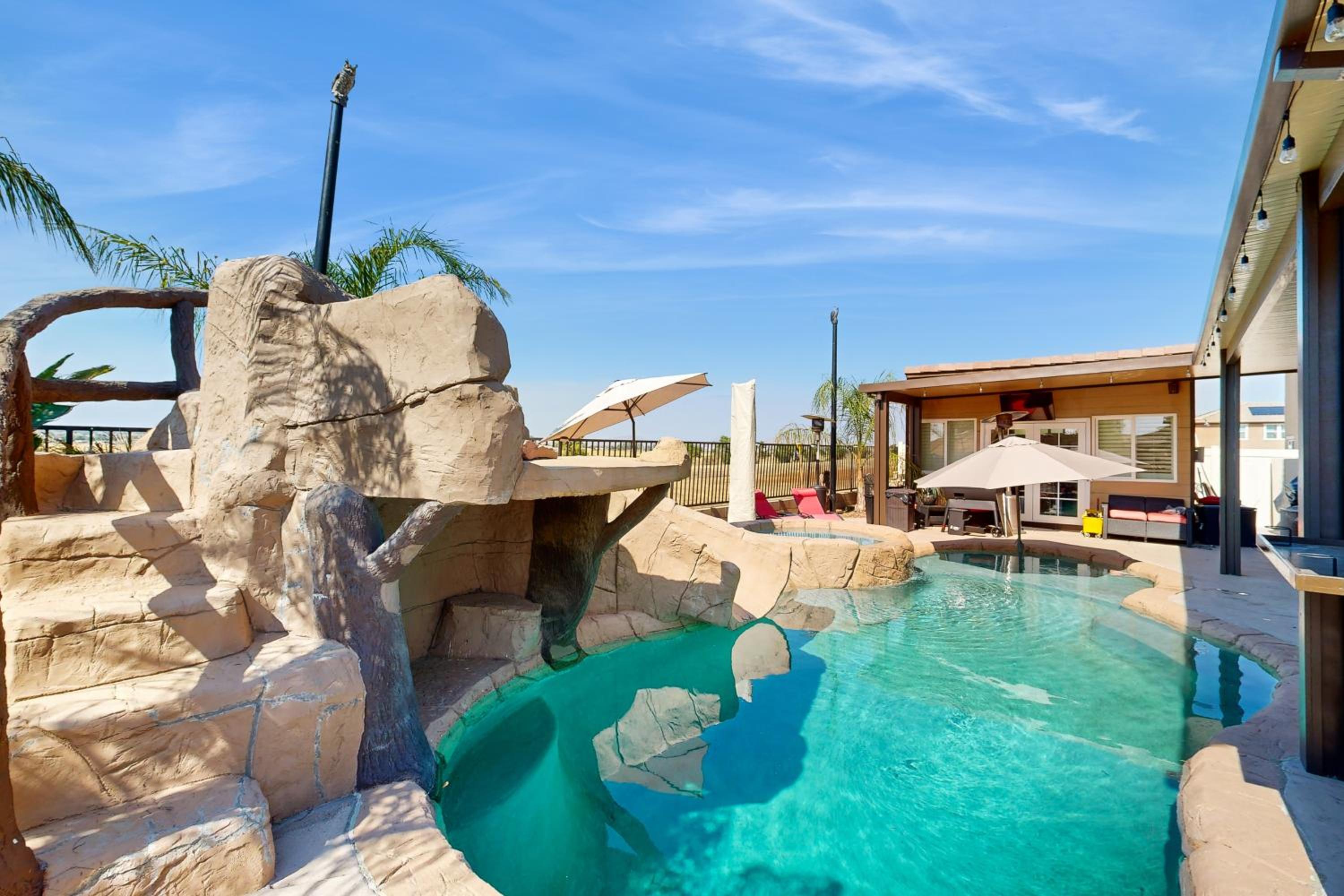 Outdoor Oasis with Pool and Hot Tub Perris Getaway