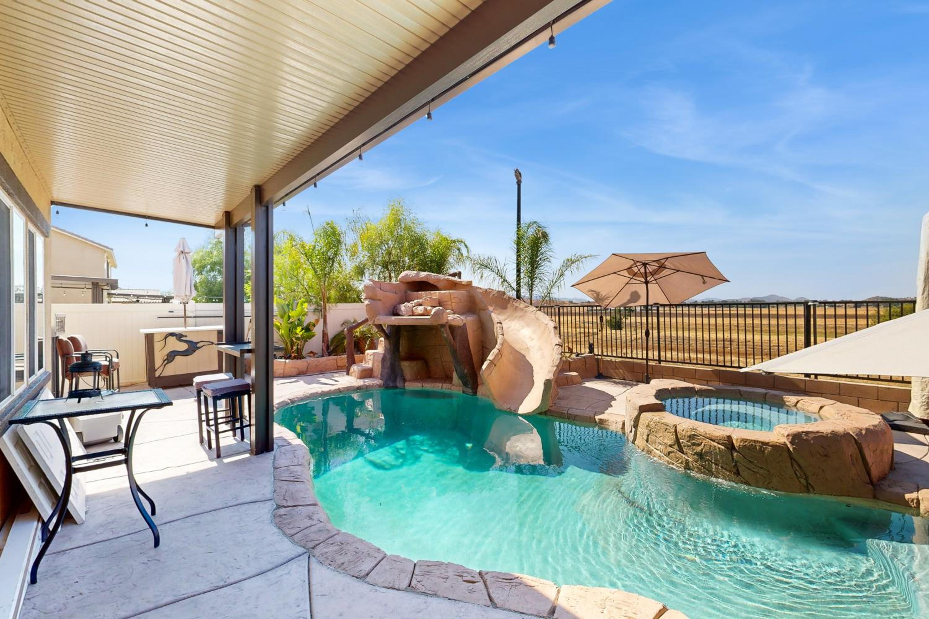 Outdoor Oasis with Pool and Hot Tub Perris Getaway