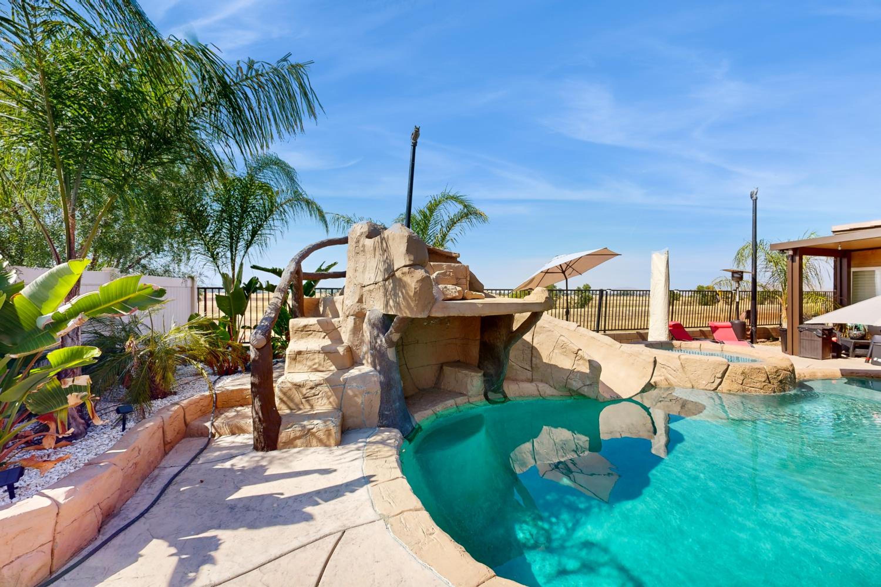 Outdoor Oasis with Pool and Hot Tub Perris Getaway