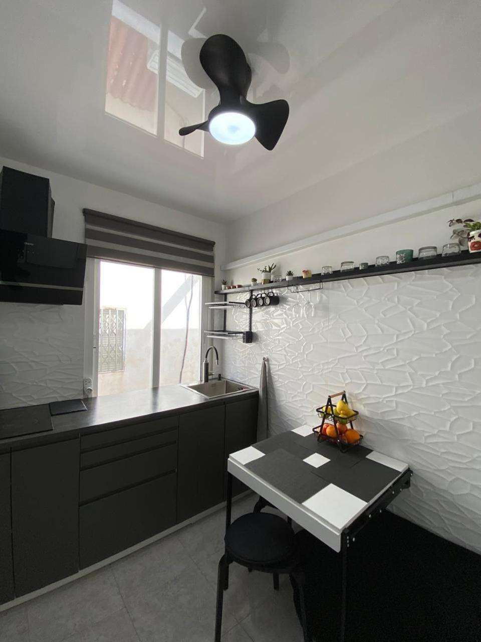Modern Art apartment by the sea Playa del Espejo