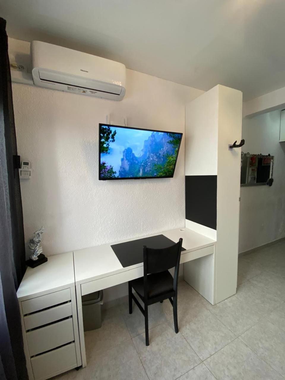 Modern Art apartment by the sea Playa del Espejo