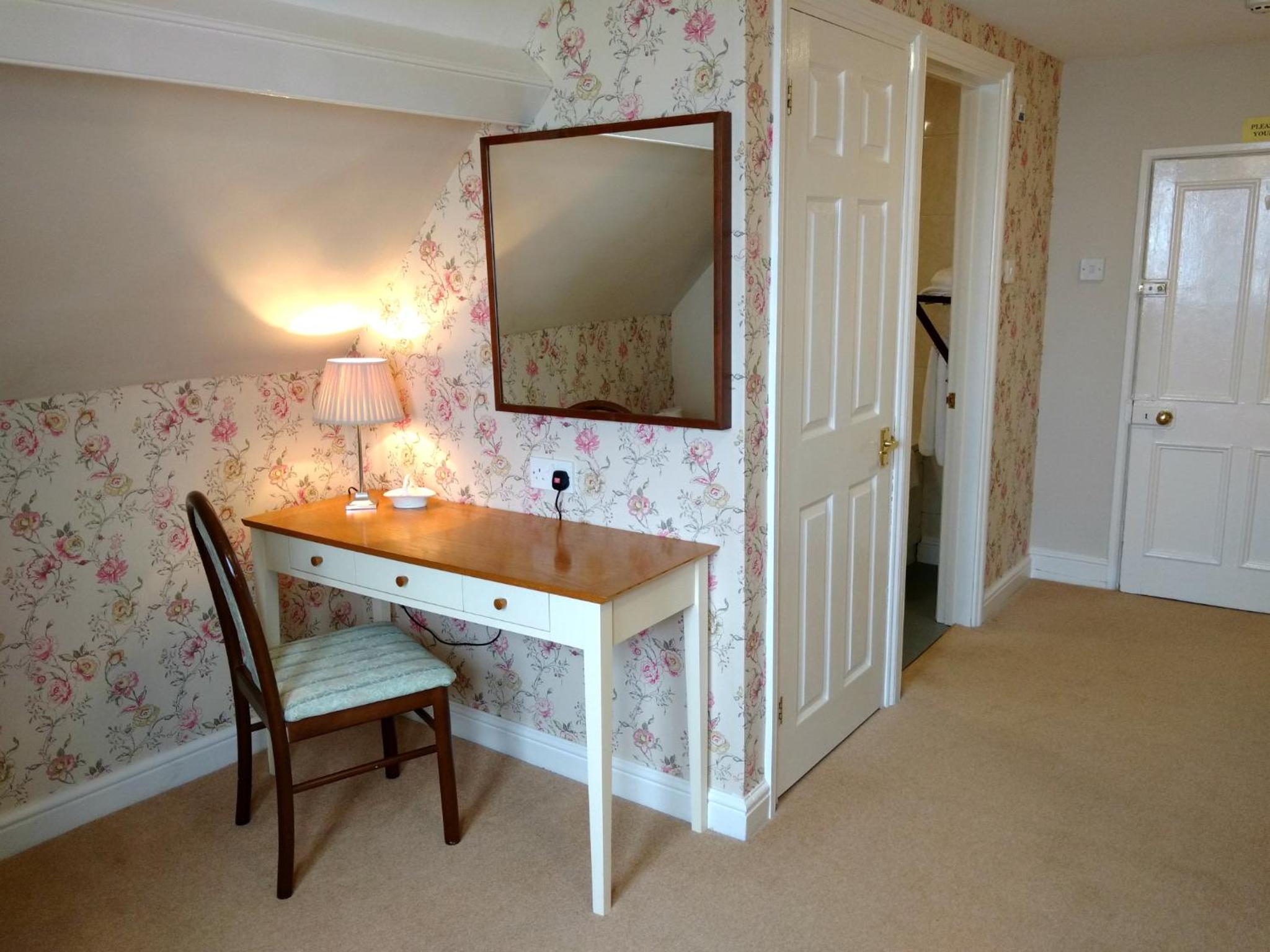 Lynton Vacations - Chough's Nest Hotel - Property Image 9