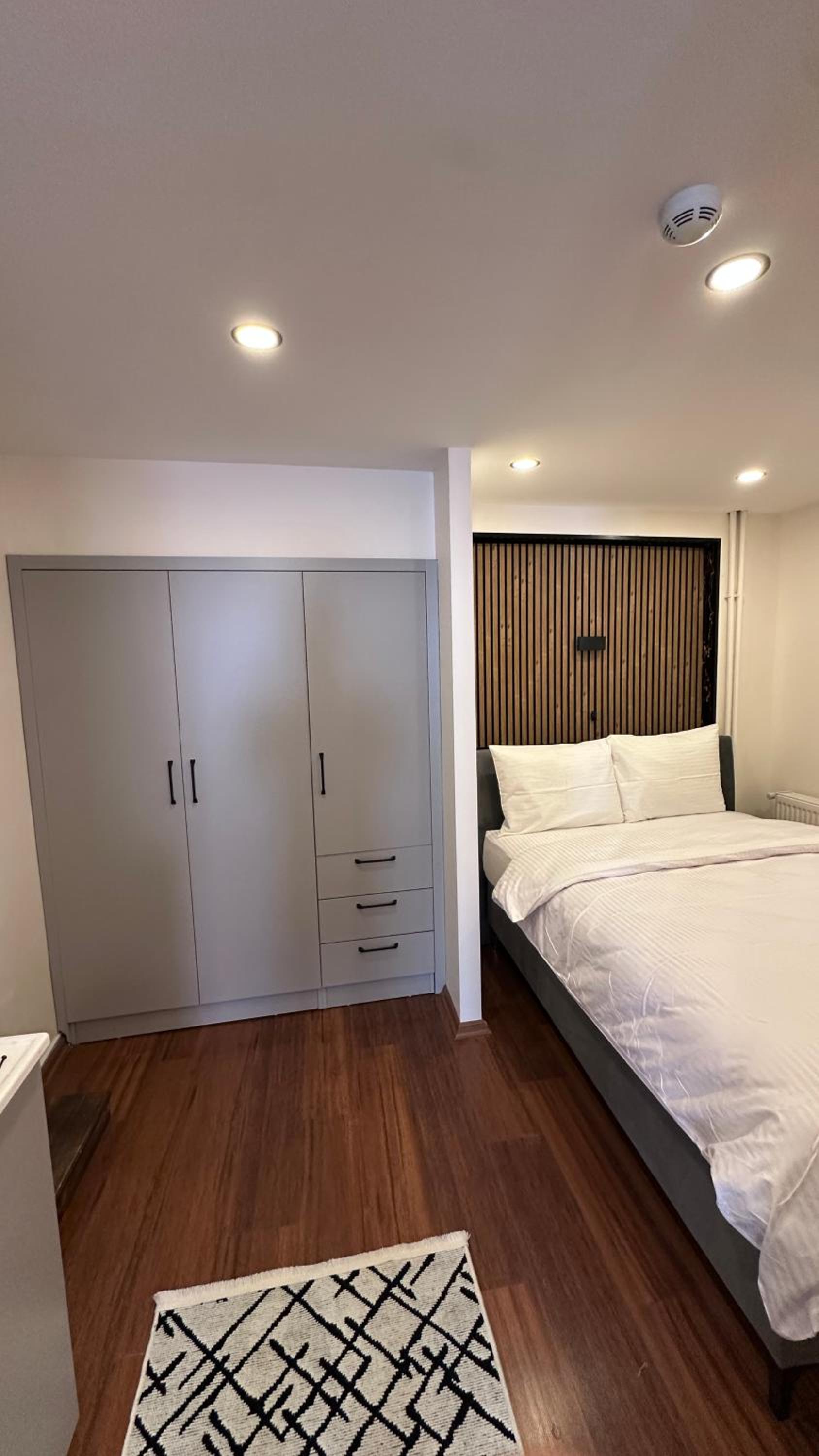 Golden Wood Suites