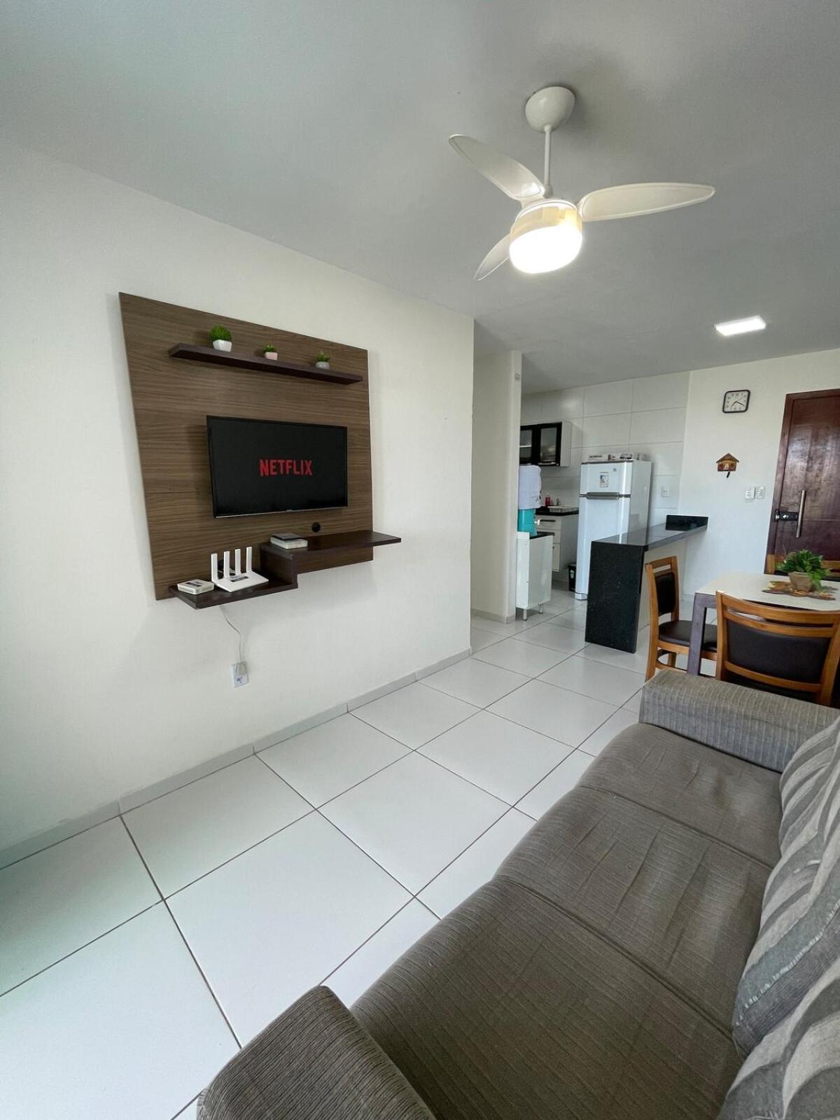 Apto com Varanda Gourmet Pet-Friendly a 1,5km da Praia do Francês