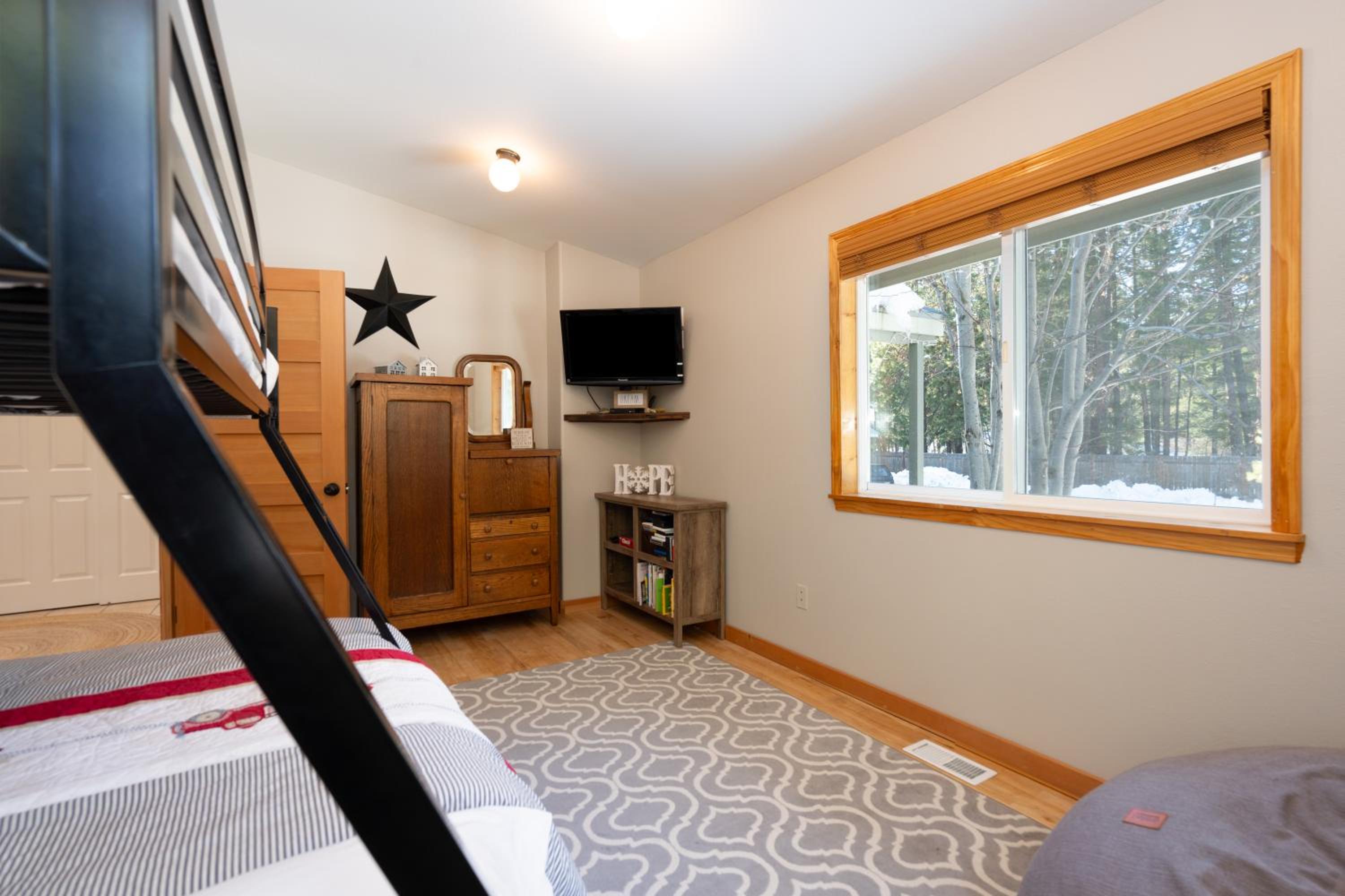 Cozy Pine Cabin Private Pool Access & Family Fun