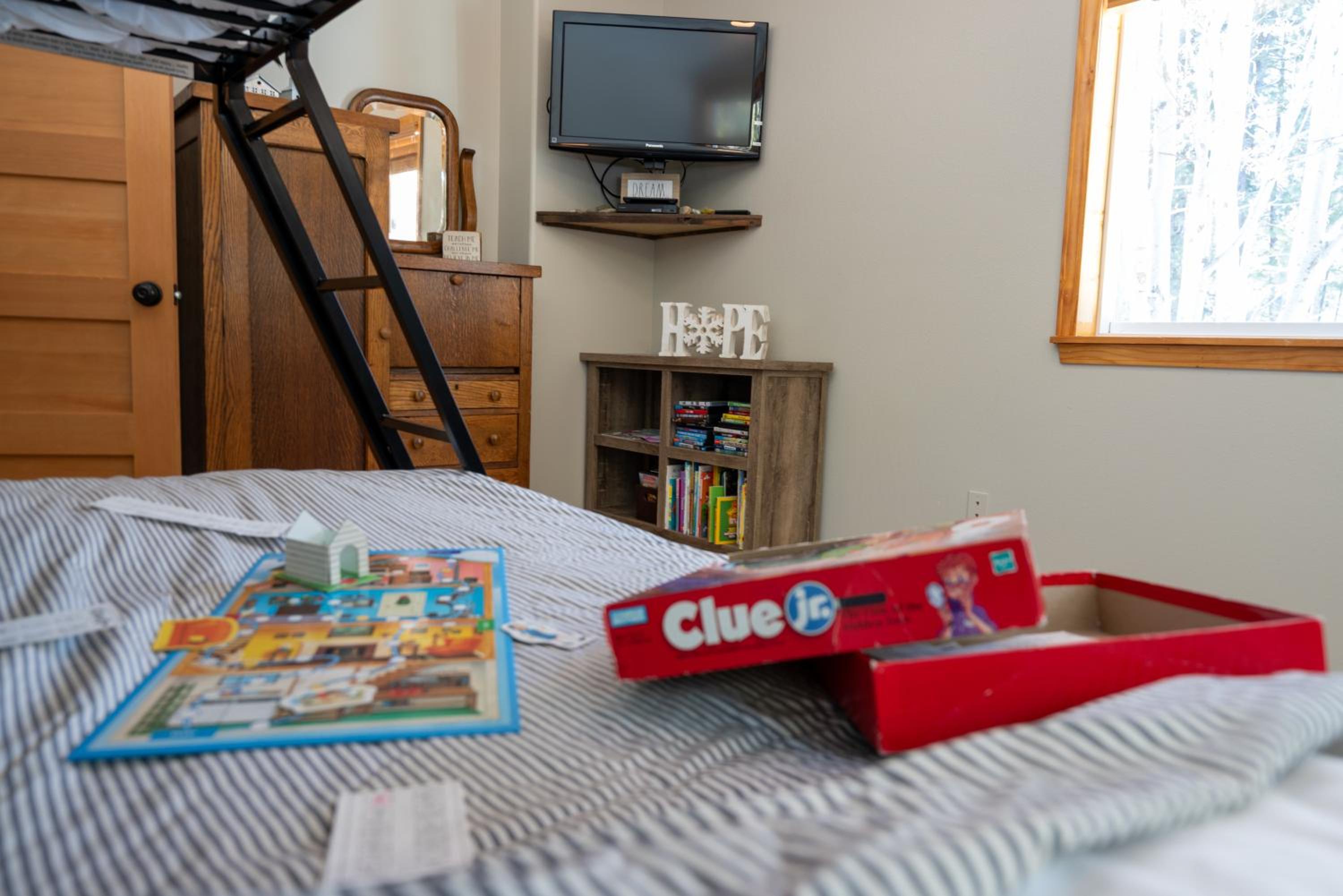 Cozy Pine Cabin Private Pool Access & Family Fun