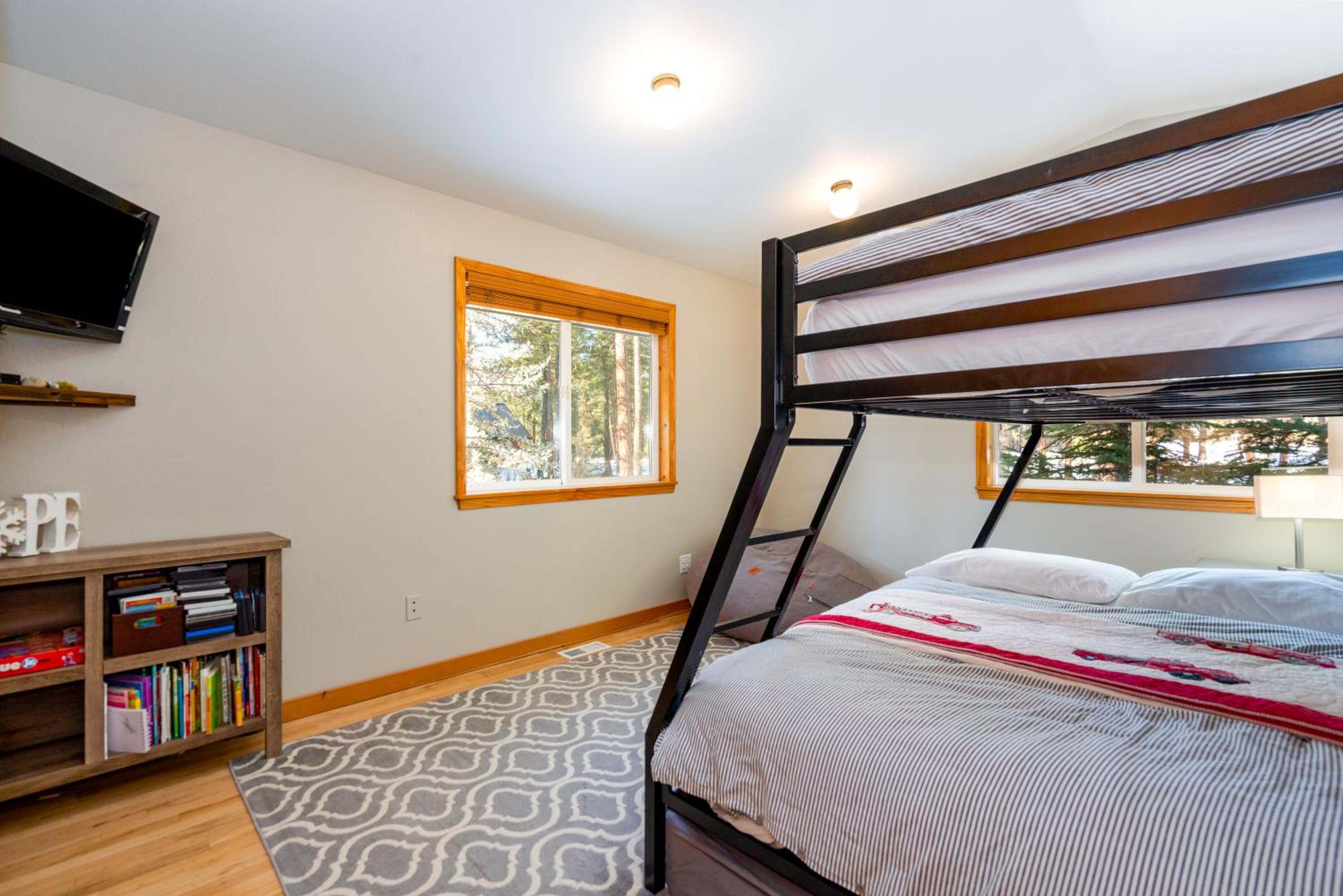Cozy Pine Cabin Private Pool Access & Family Fun