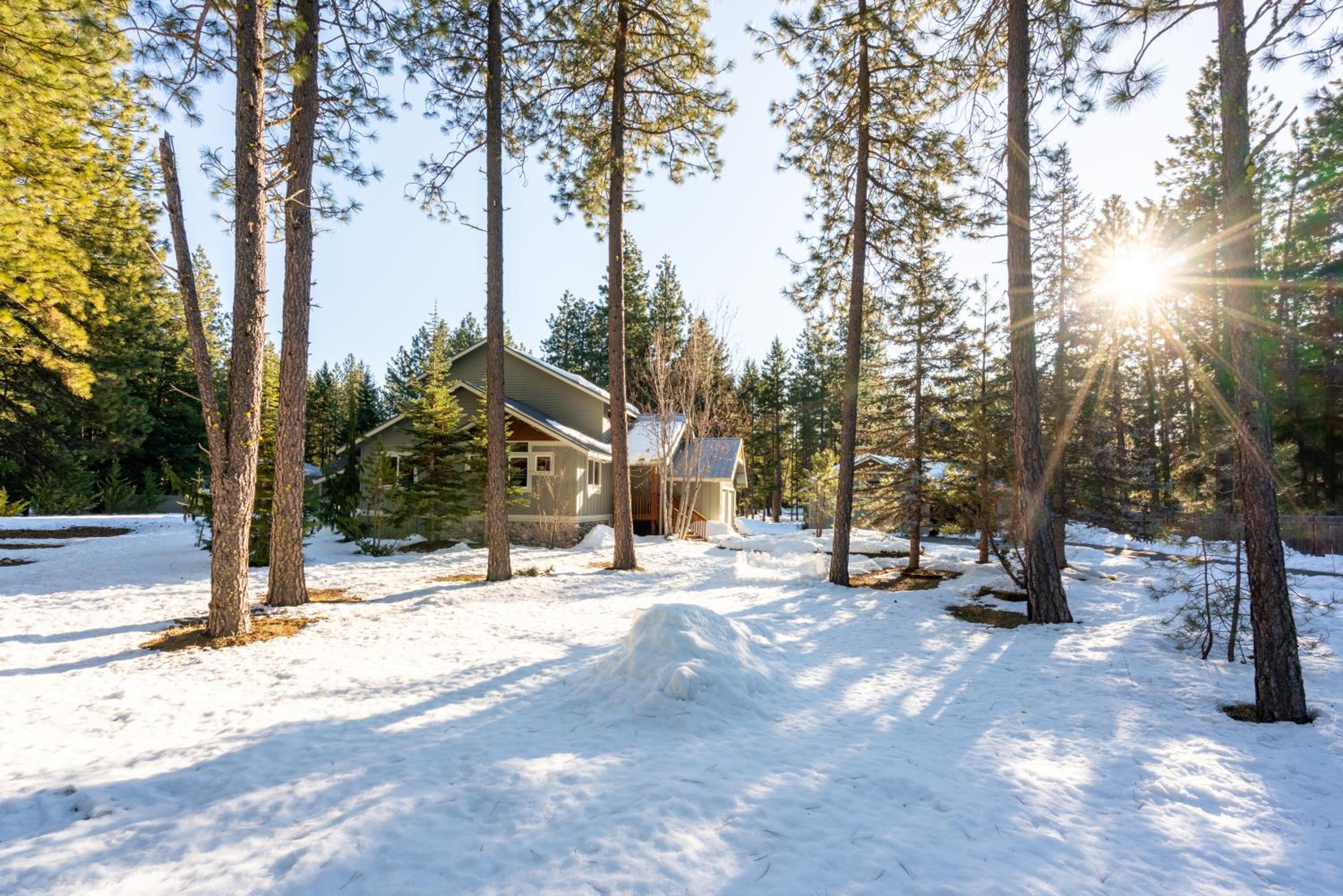 Cozy Pine Cabin Private Pool Access & Family Fun