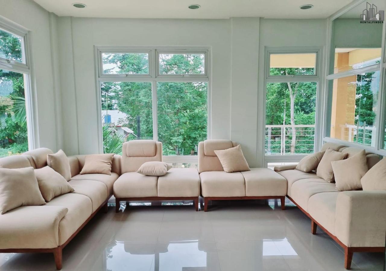 2BR Cozy Condo with a Balcony, FREE Pool, Gym Parking Near Airport - B2 6LusterB