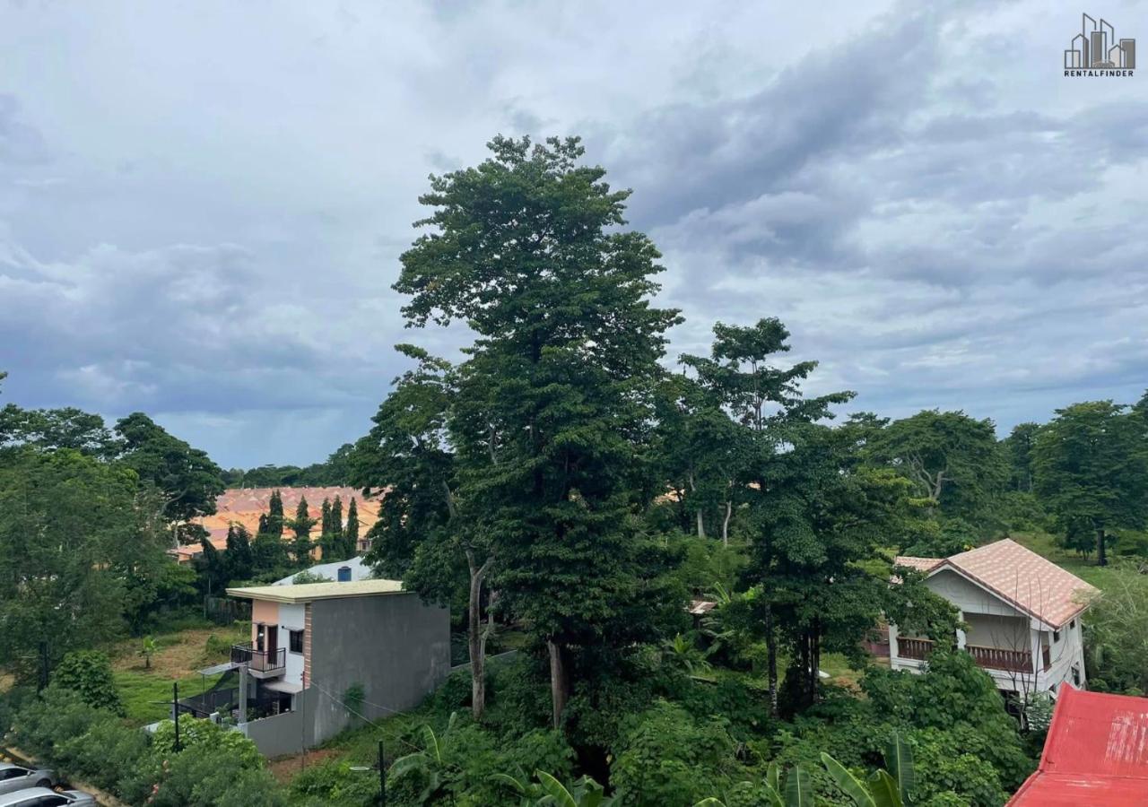 2BR Cozy Condo with a Balcony, FREE Pool, Gym Parking Near Airport - B2 6LusterB