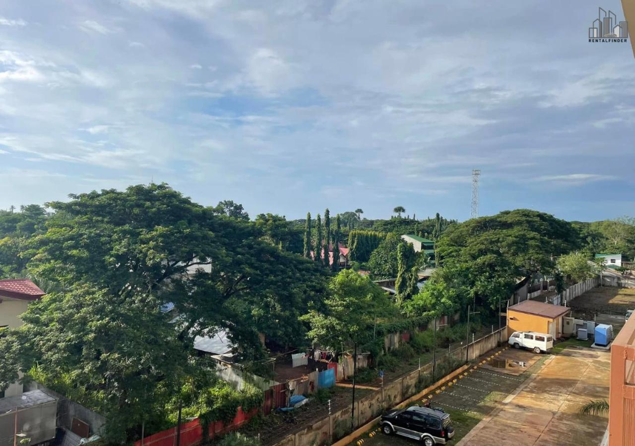 2BR Cozy Condo with a Balcony, FREE Pool, Gym Parking Near Airport - B2 6LusterB