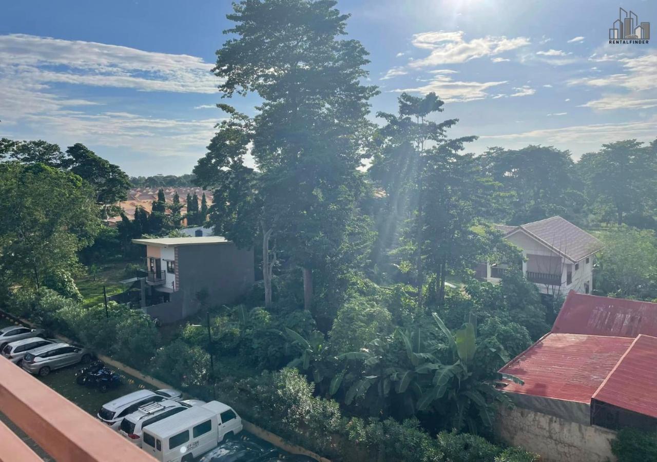 2BR Cozy Condo with a Balcony, FREE Pool, Gym Parking Near Airport - B2 6LusterB
