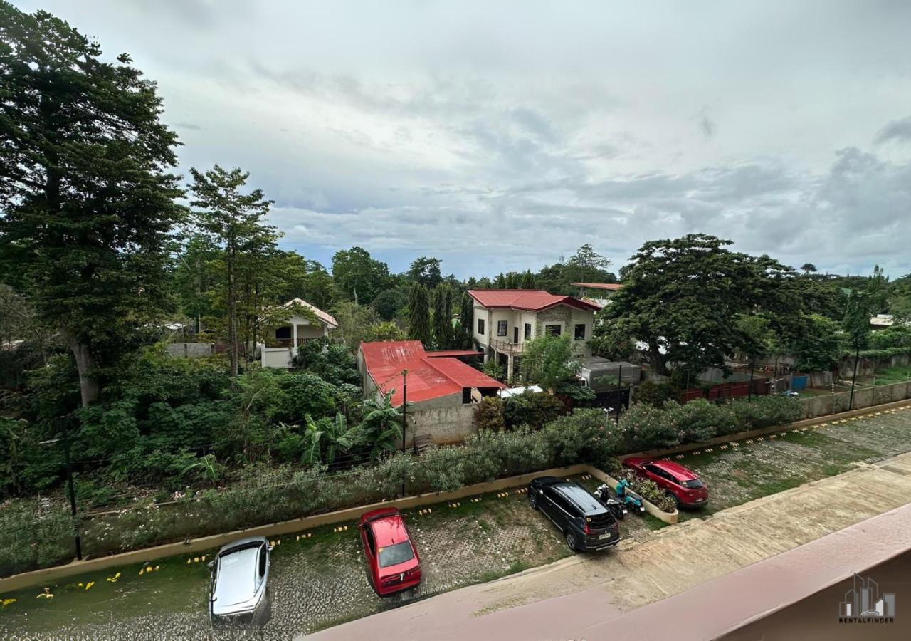 2BR Cozy Condo with a Balcony, FREE Pool, Gym Parking Near Airport - B2 6LusterB