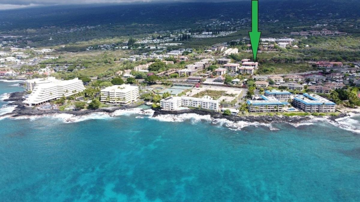Kailua Village 2BR with AC, Pool and Parking, Walk to Oceanfront