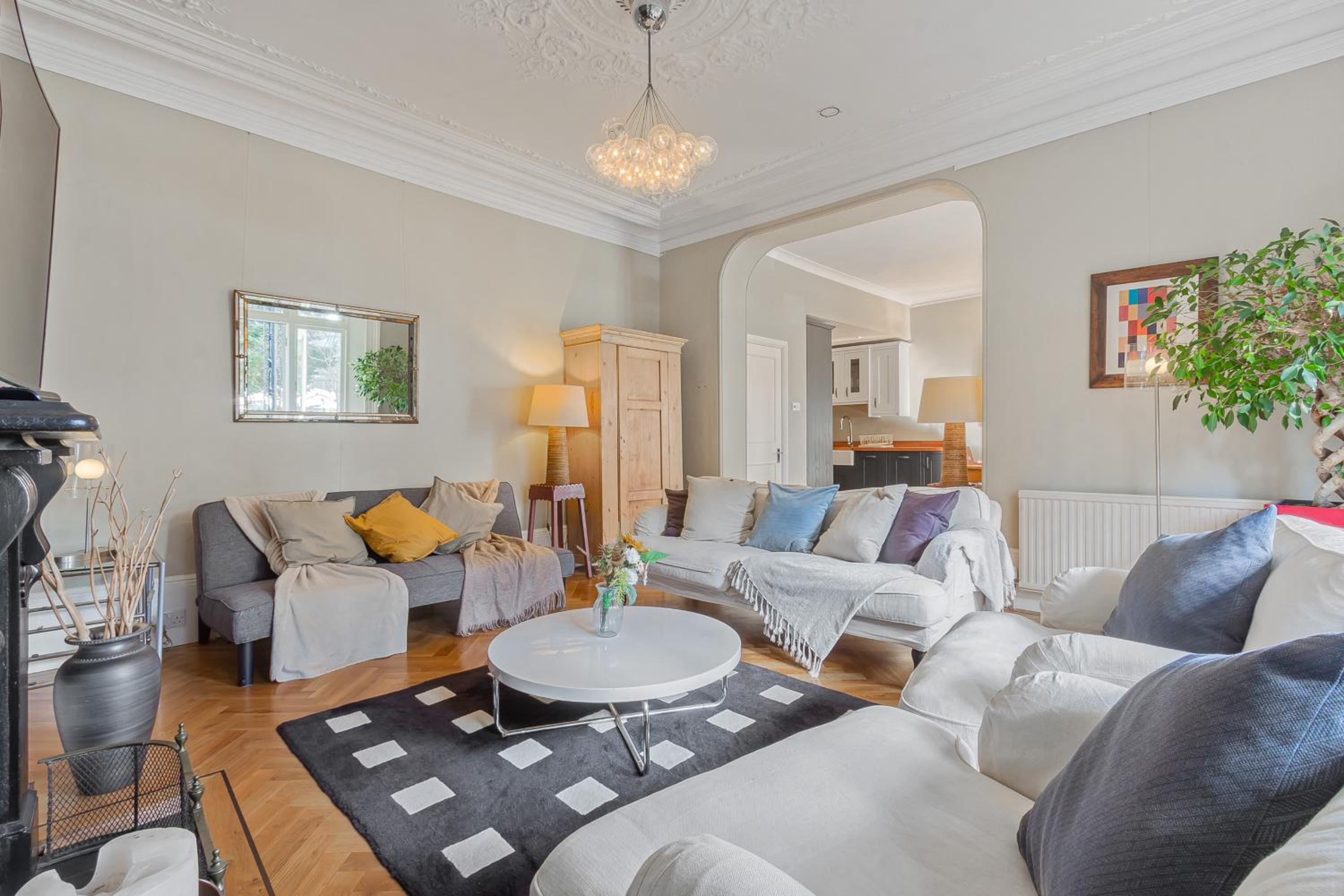LUXURY Victorian Flat 2 bed 2 bath Flat Sleeps 4 to 7