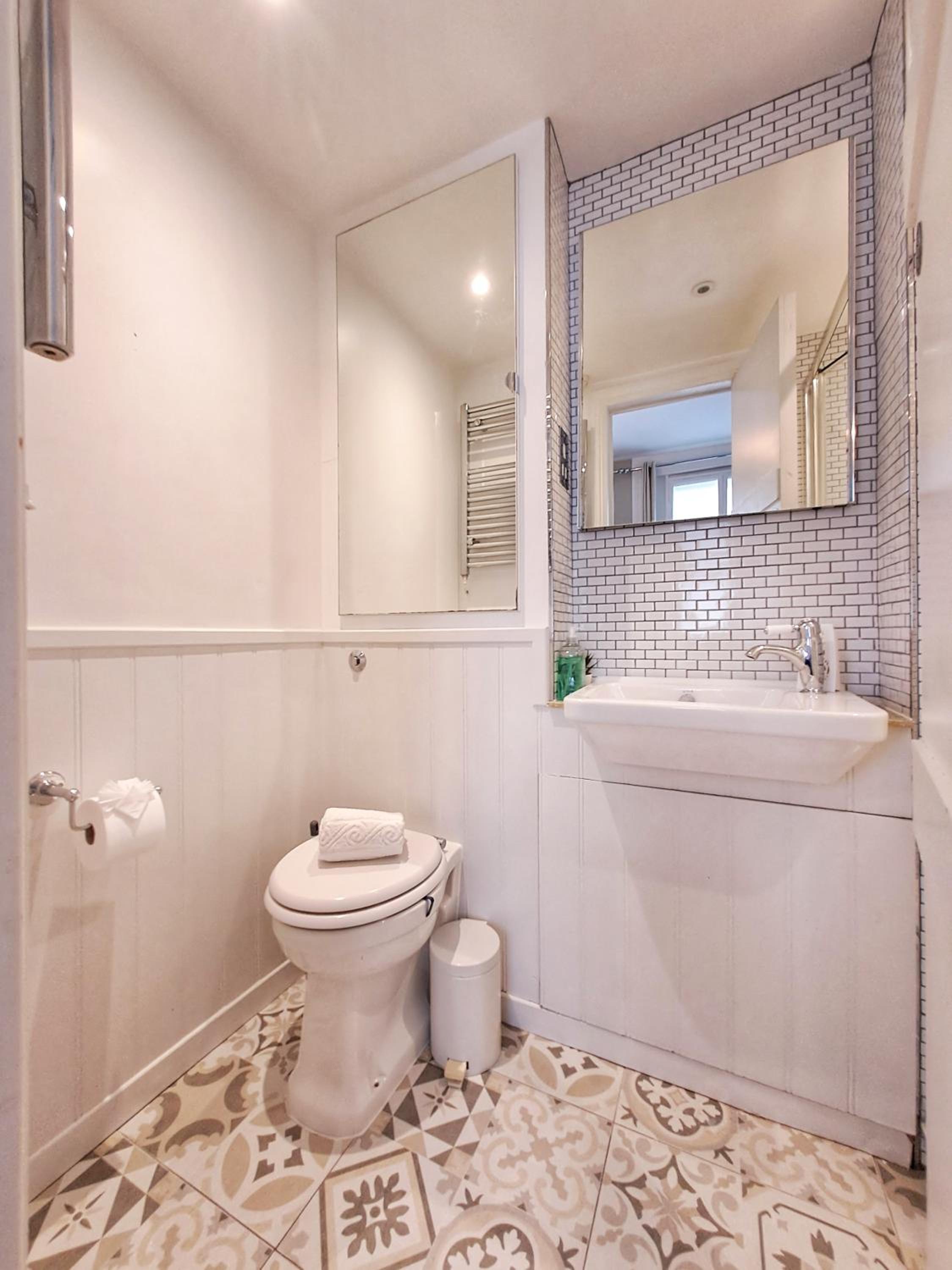 LUXURY Victorian Flat 2 bed 2 bath Flat Sleeps 4 to 7