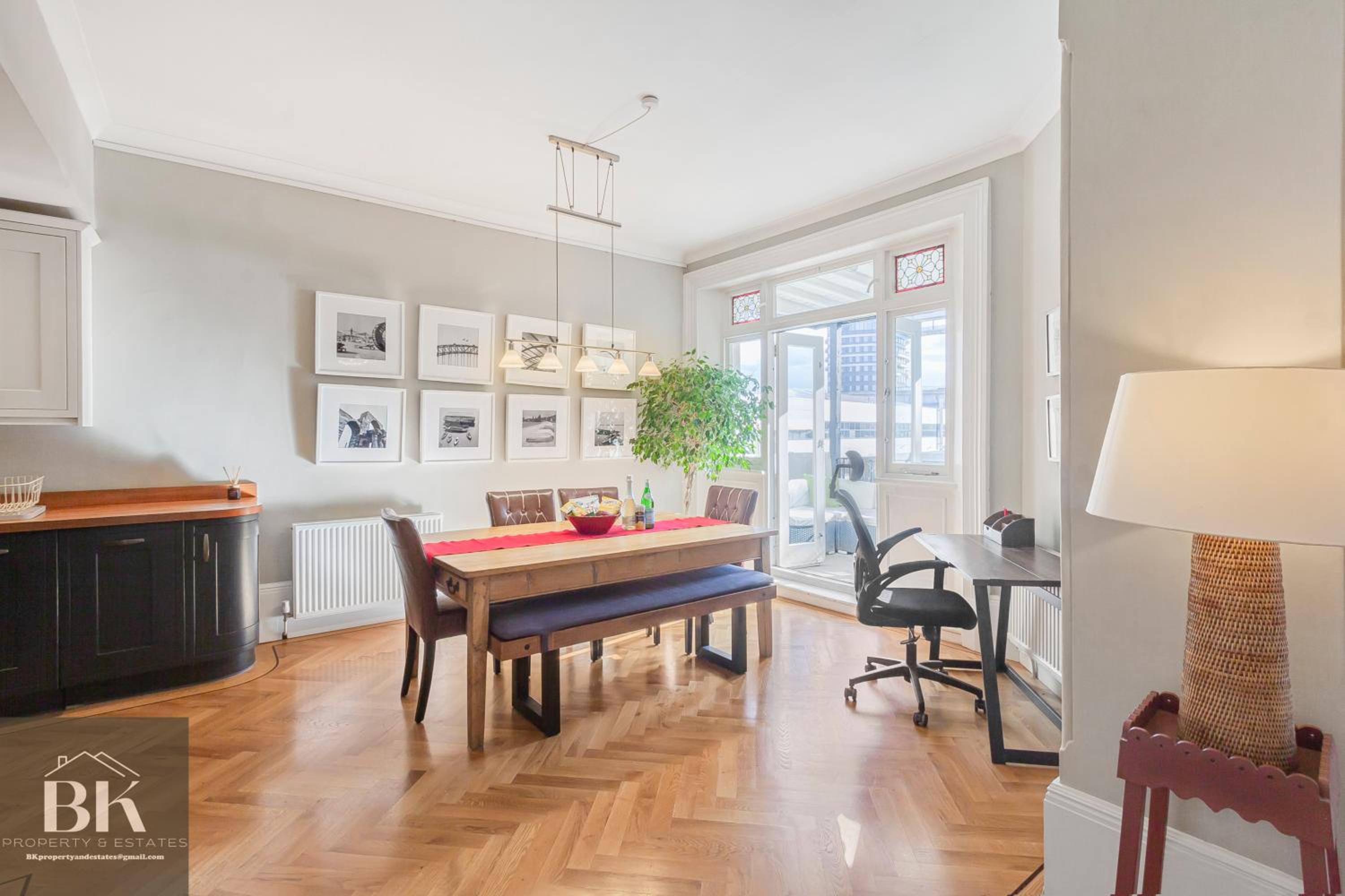 LUXURY Victorian Flat 2 bed 2 bath Flat Sleeps 4 to 7