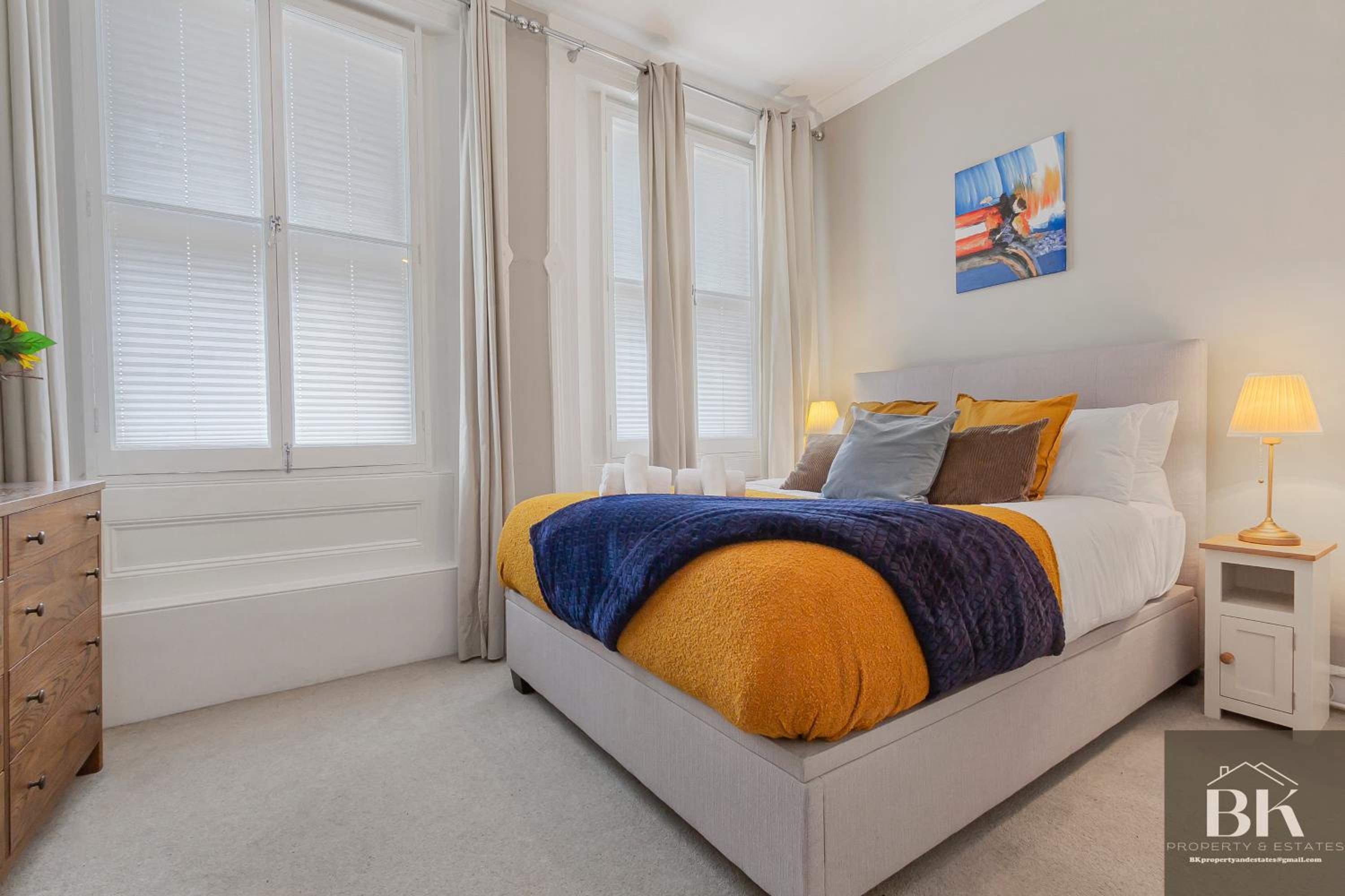 LUXURY Victorian Flat 2 bed 2 bath Flat Sleeps 4 to 7