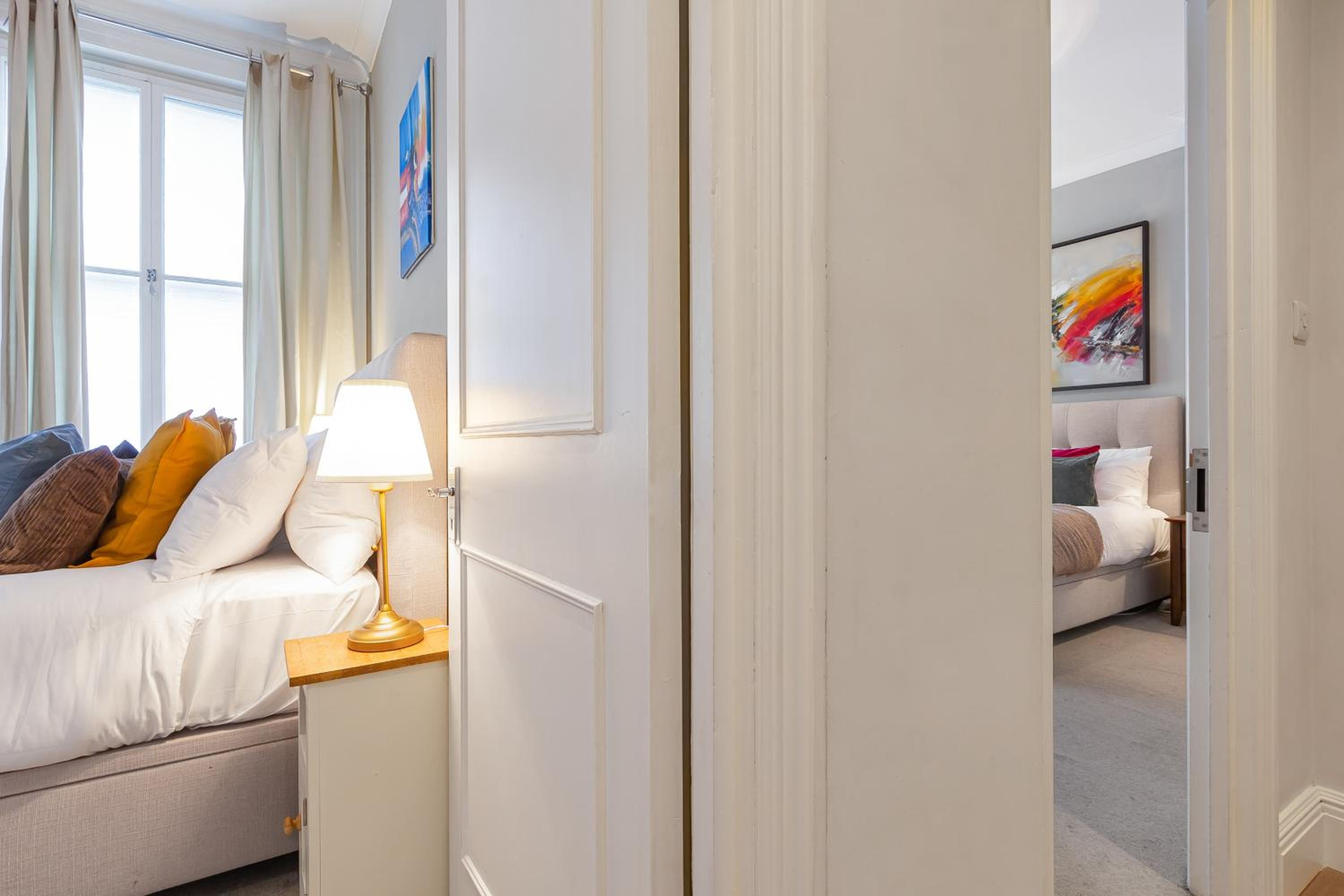 LUXURY Victorian Flat 2 bed 2 bath Flat Sleeps 4 to 7