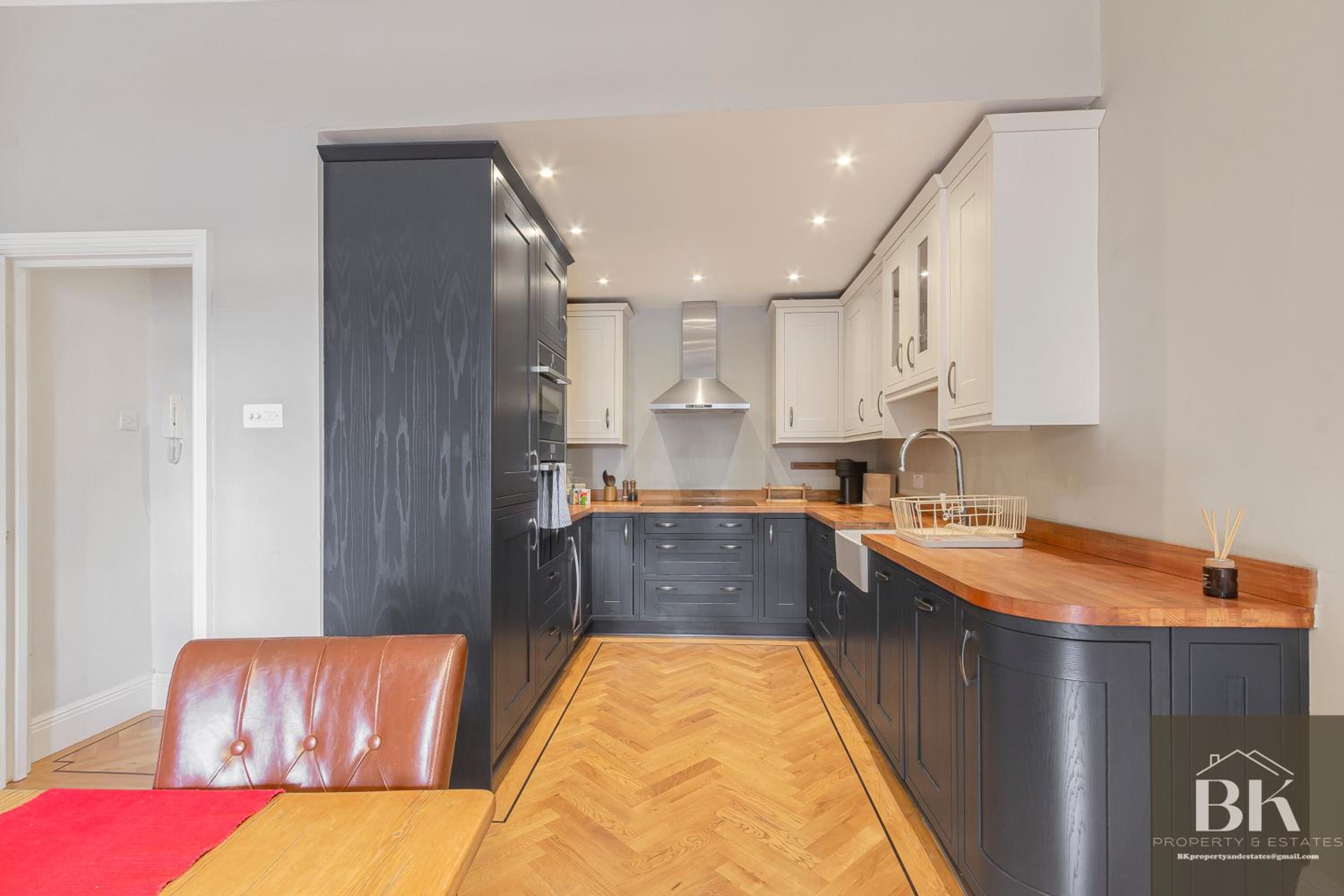 LUXURY Victorian Flat 2 bed 2 bath Flat Sleeps 4 to 7