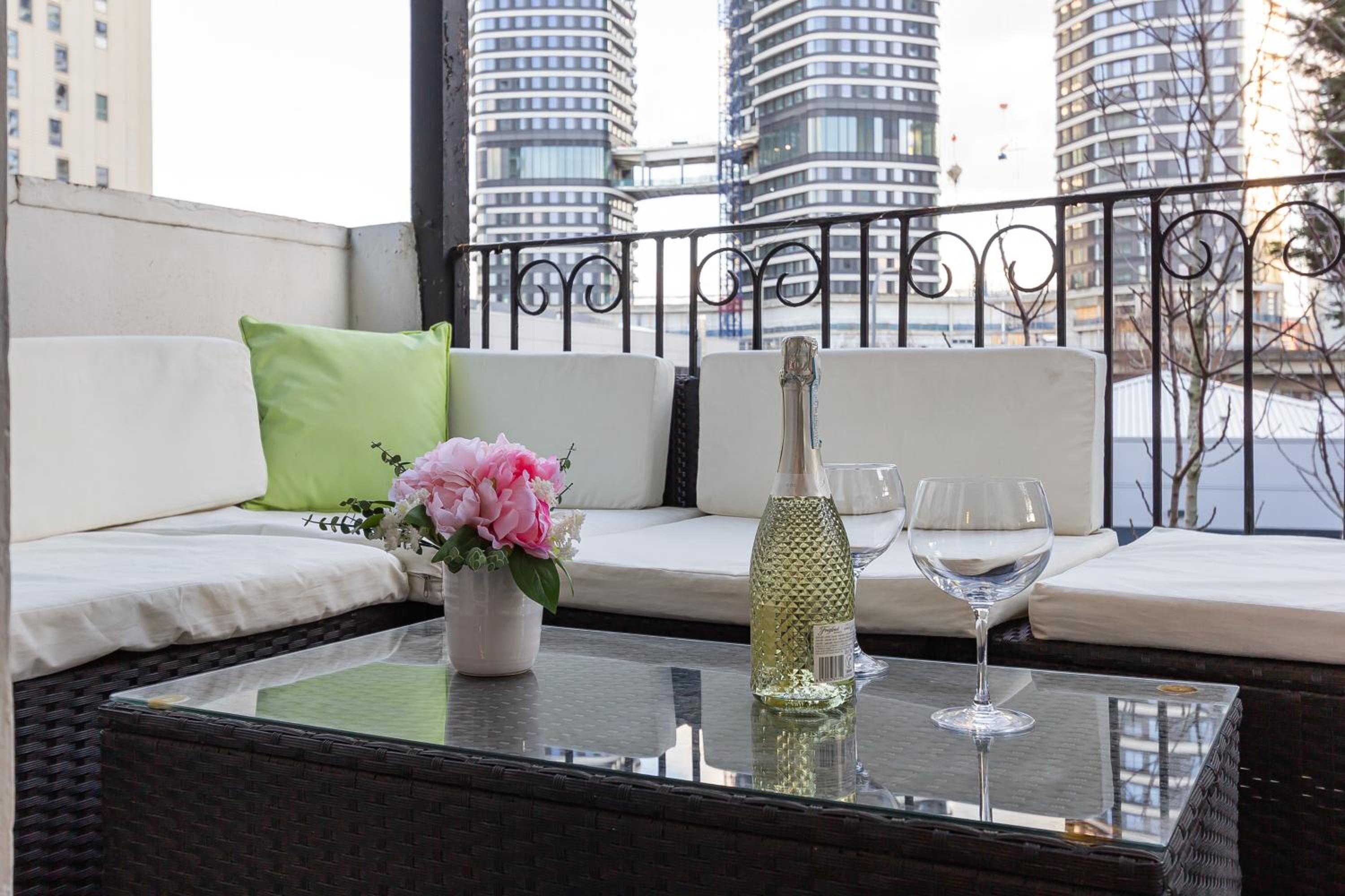 LUXURY Victorian Flat 2 bed 2 bath Flat Sleeps 4 to 7