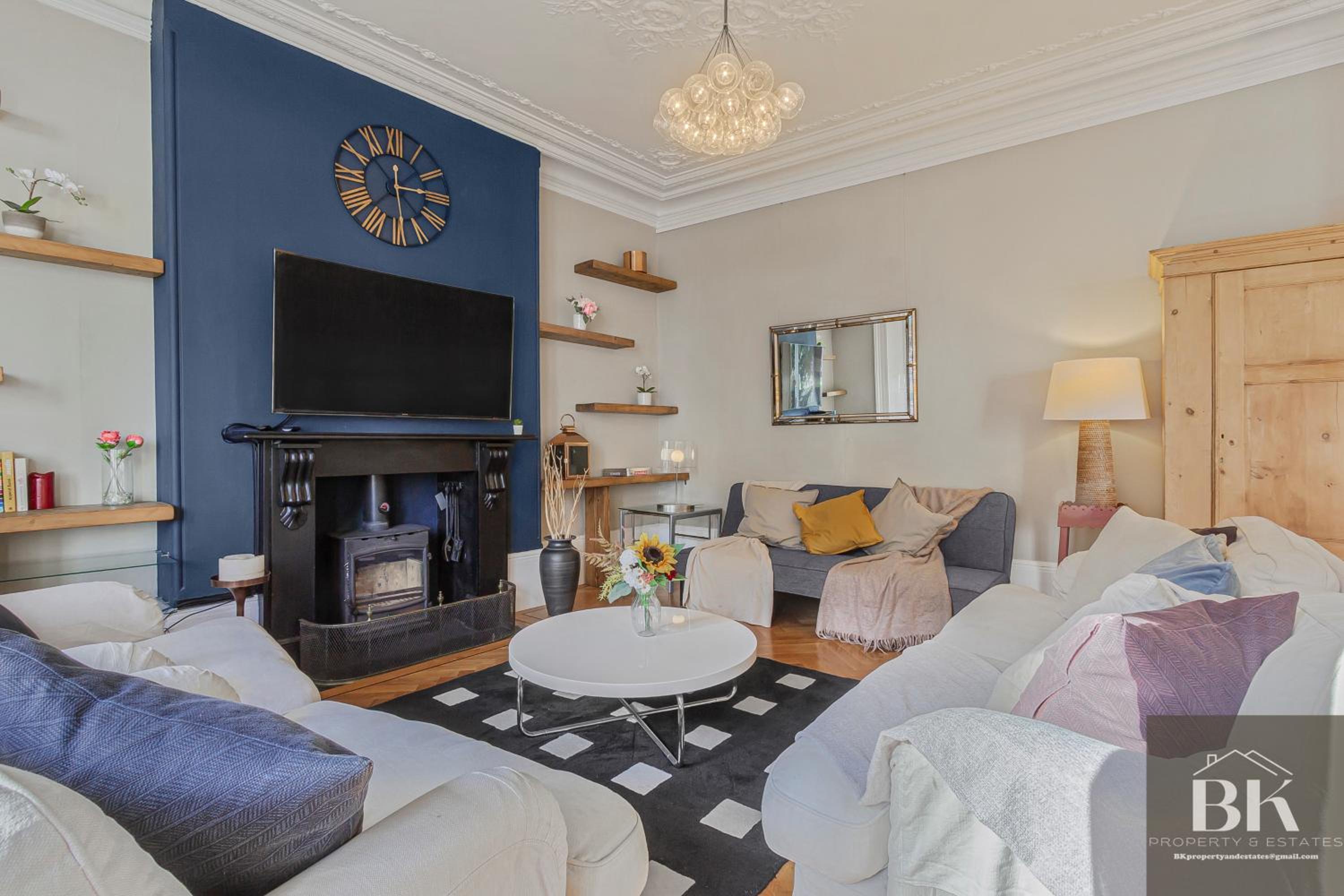 LUXURY Victorian Flat 2 bed 2 bath Flat Sleeps 4 to 7