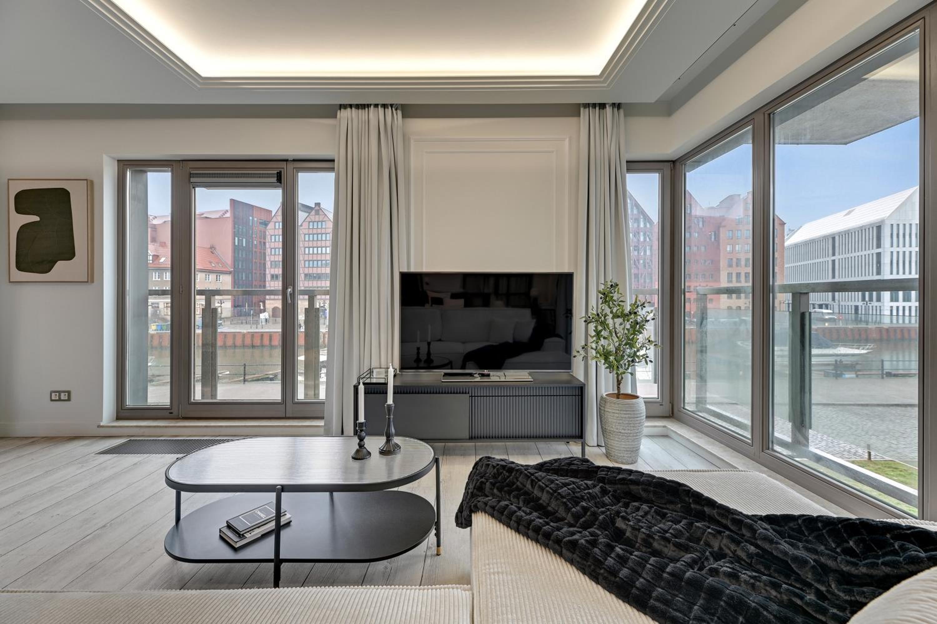 Waterlane River View Premium SPA, Pool & Gym by Downtown Apartments