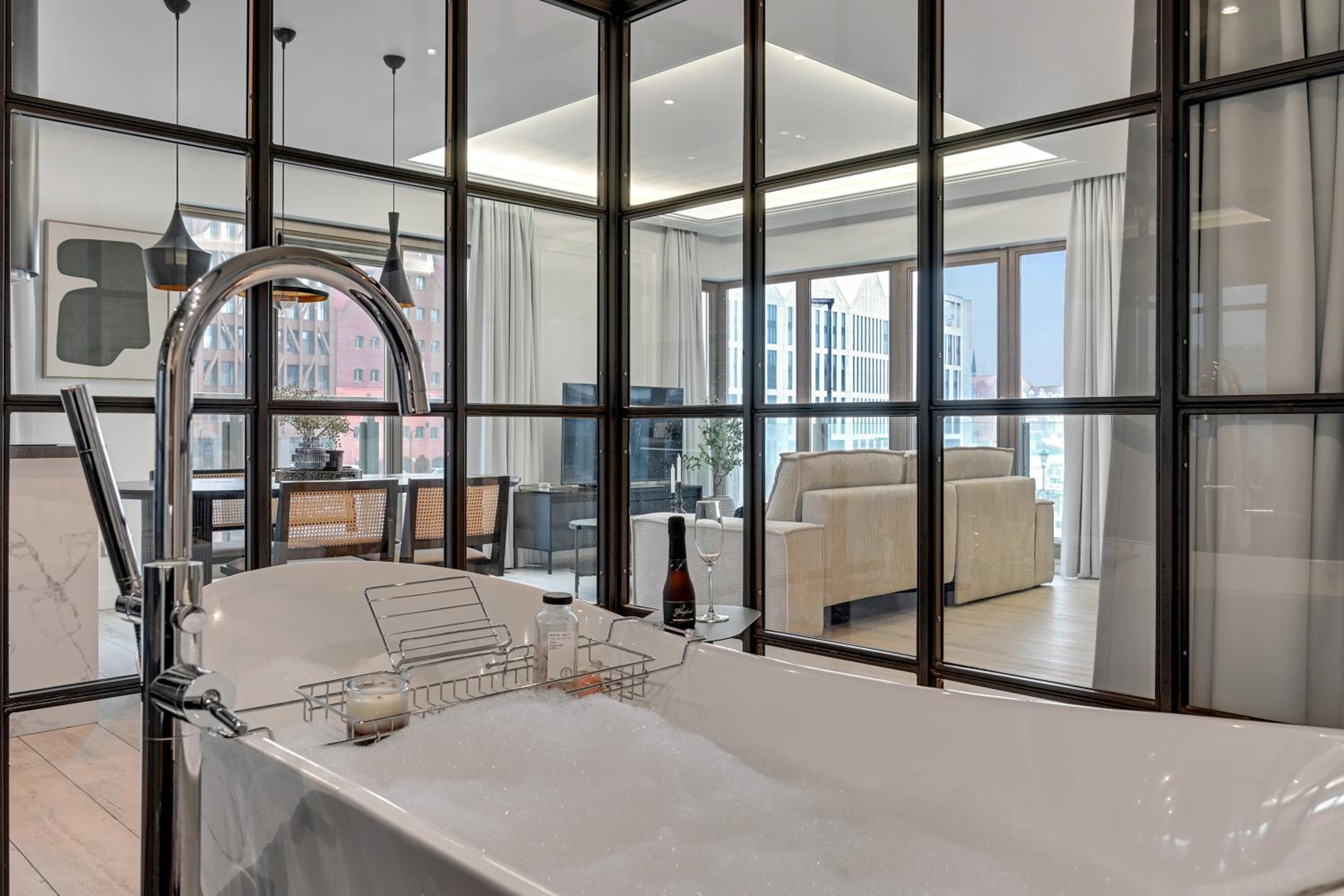 Waterlane River View Premium SPA, Pool & Gym by Downtown Apartments