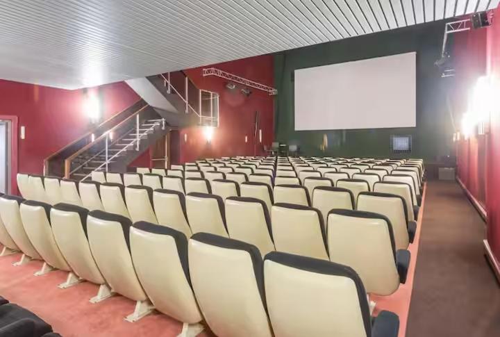 Duplex, piscines, animations près via Ardèche, centre équestre- sans draps ni serviettes
