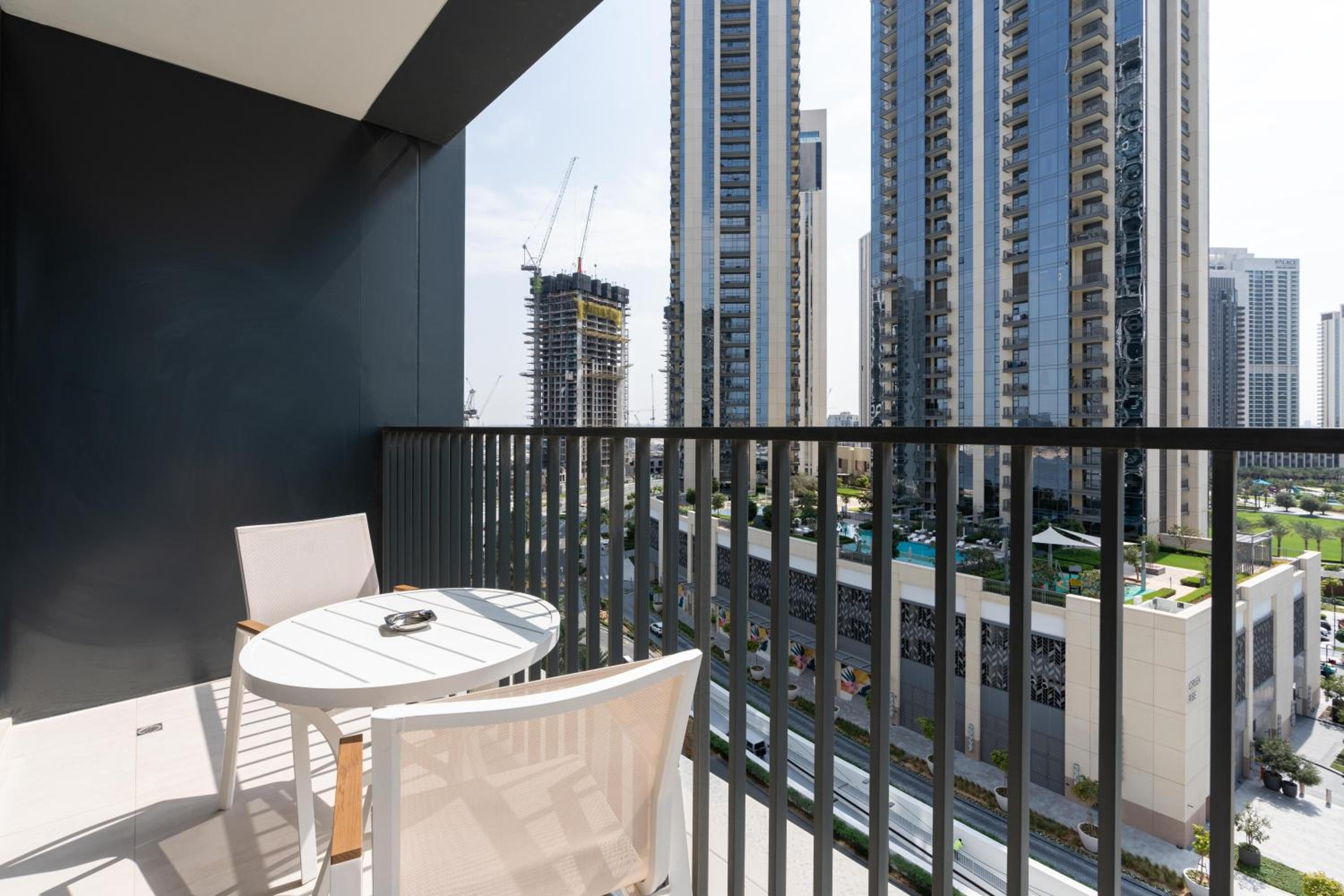 GLOBALSTAY Creek Edge Tower Elegant Apartments