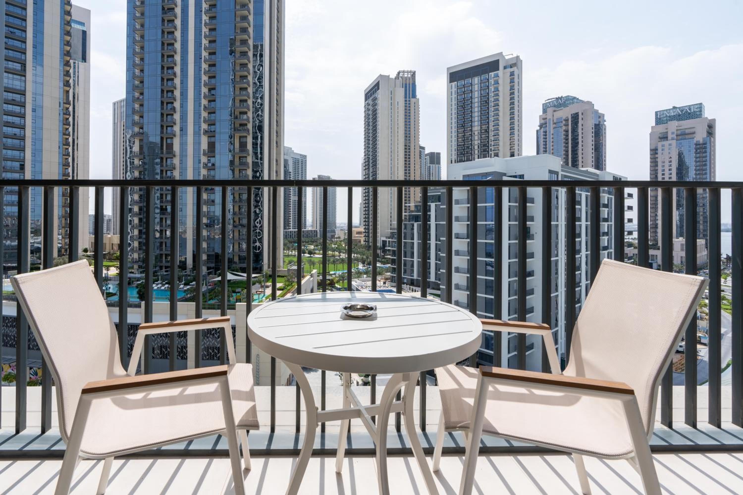 GLOBALSTAY Creek Edge Tower Elegant Apartments