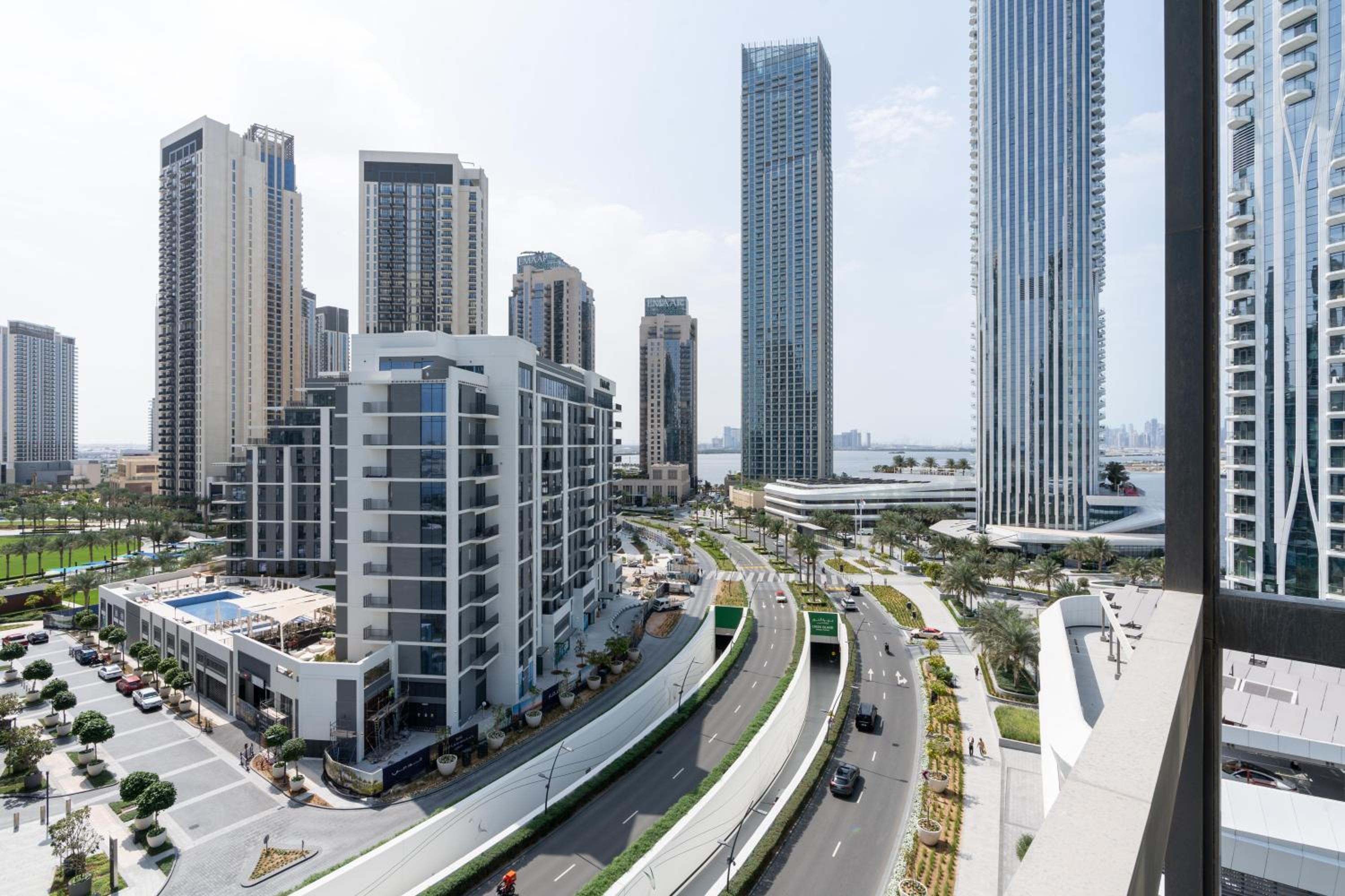 GLOBALSTAY Creek Edge Tower Elegant Apartments
