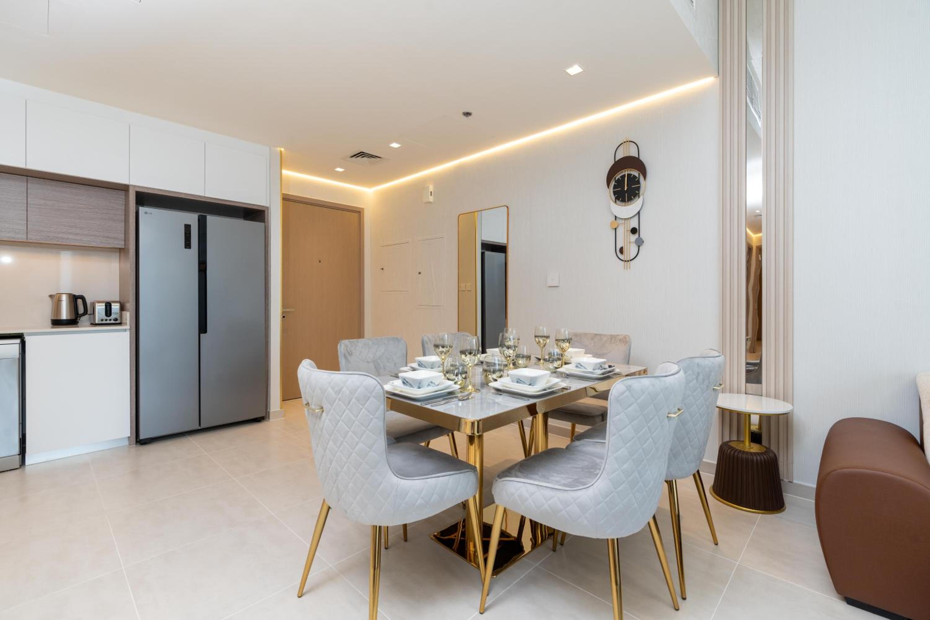 GLOBALSTAY Creek Edge Tower Elegant Apartments