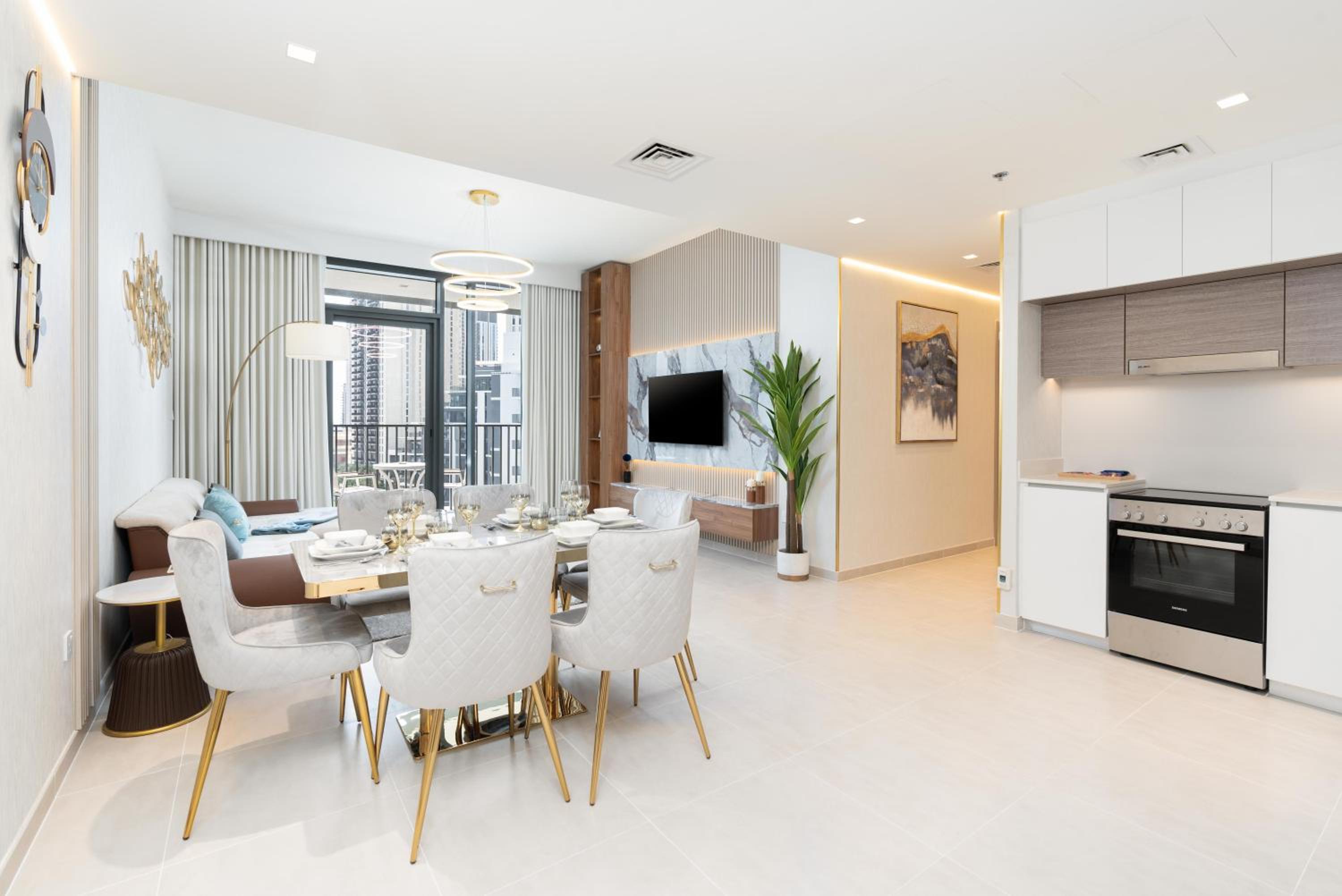 GLOBALSTAY Creek Edge Tower Elegant Apartments