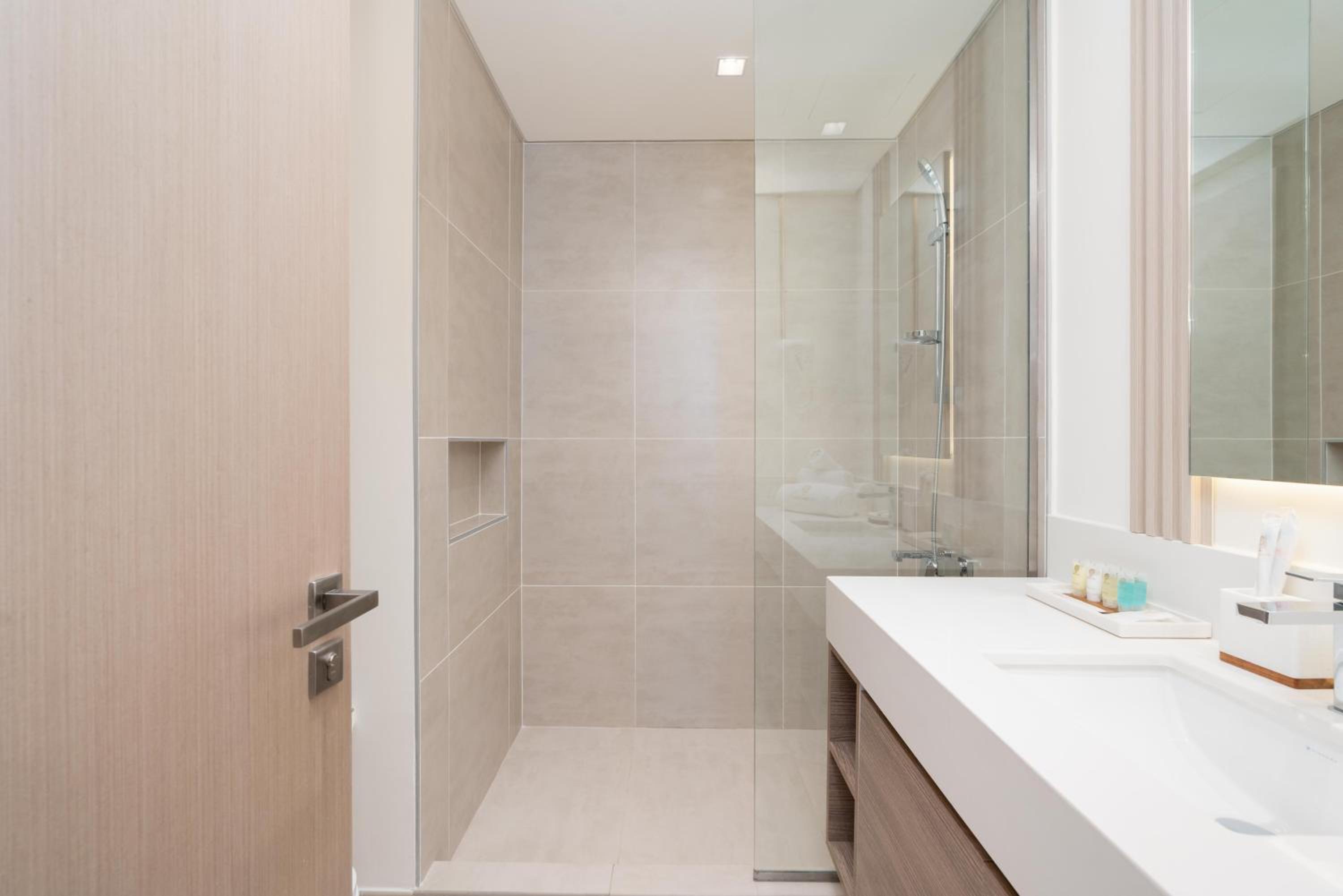 GLOBALSTAY Creek Edge Tower Elegant Apartments