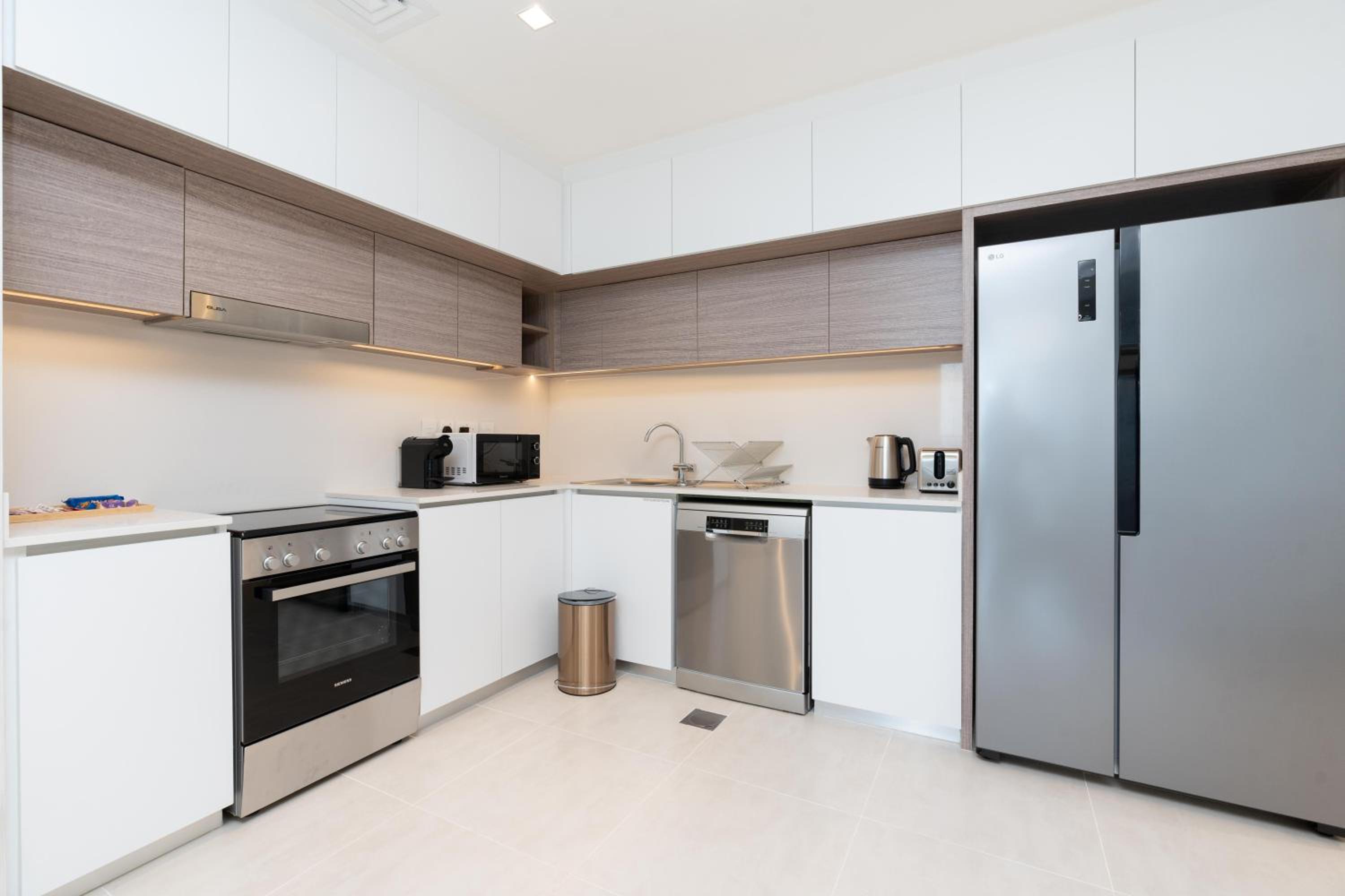GLOBALSTAY Creek Edge Tower Elegant Apartments
