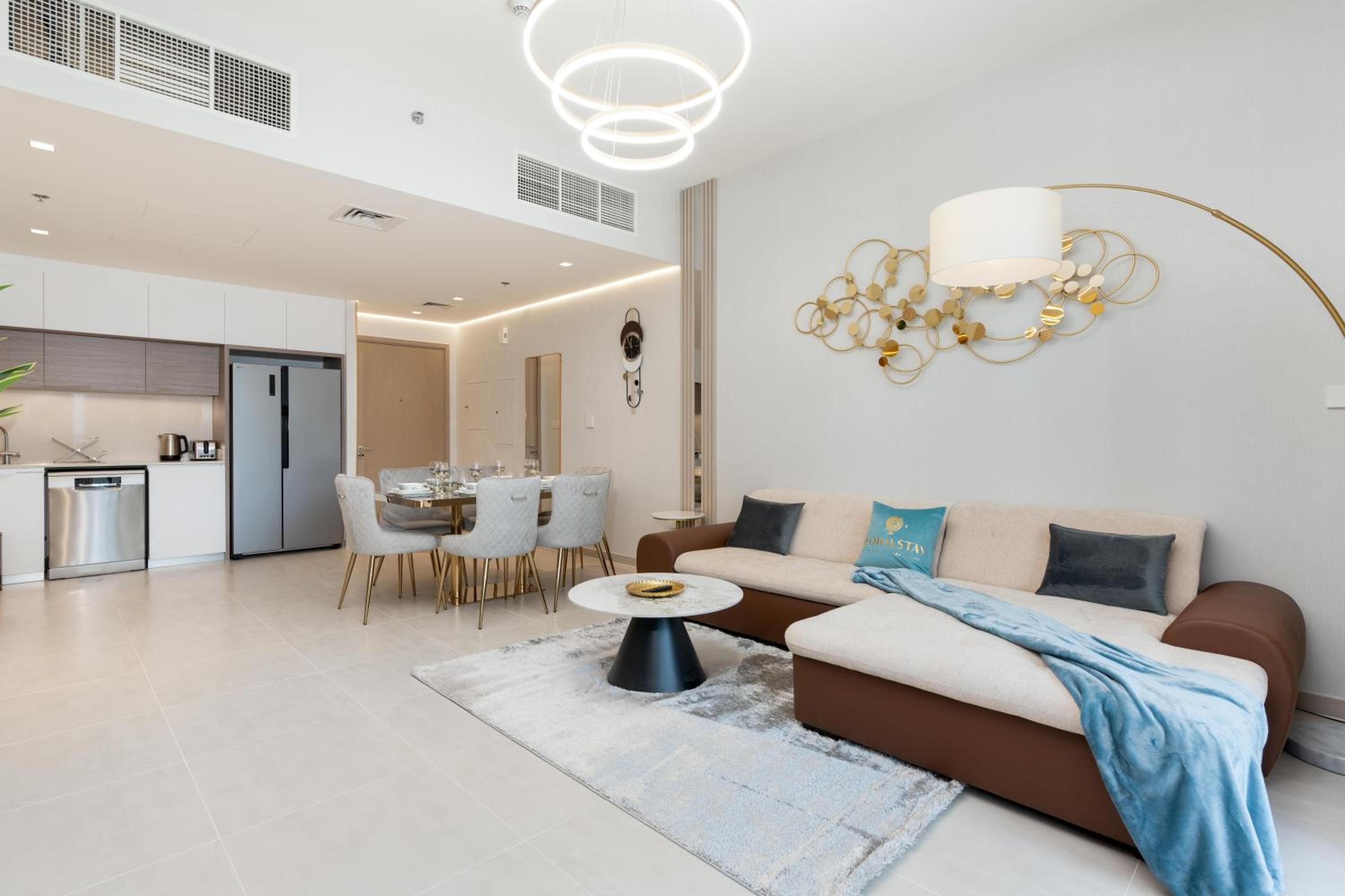 GLOBALSTAY Creek Edge Tower Elegant Apartments