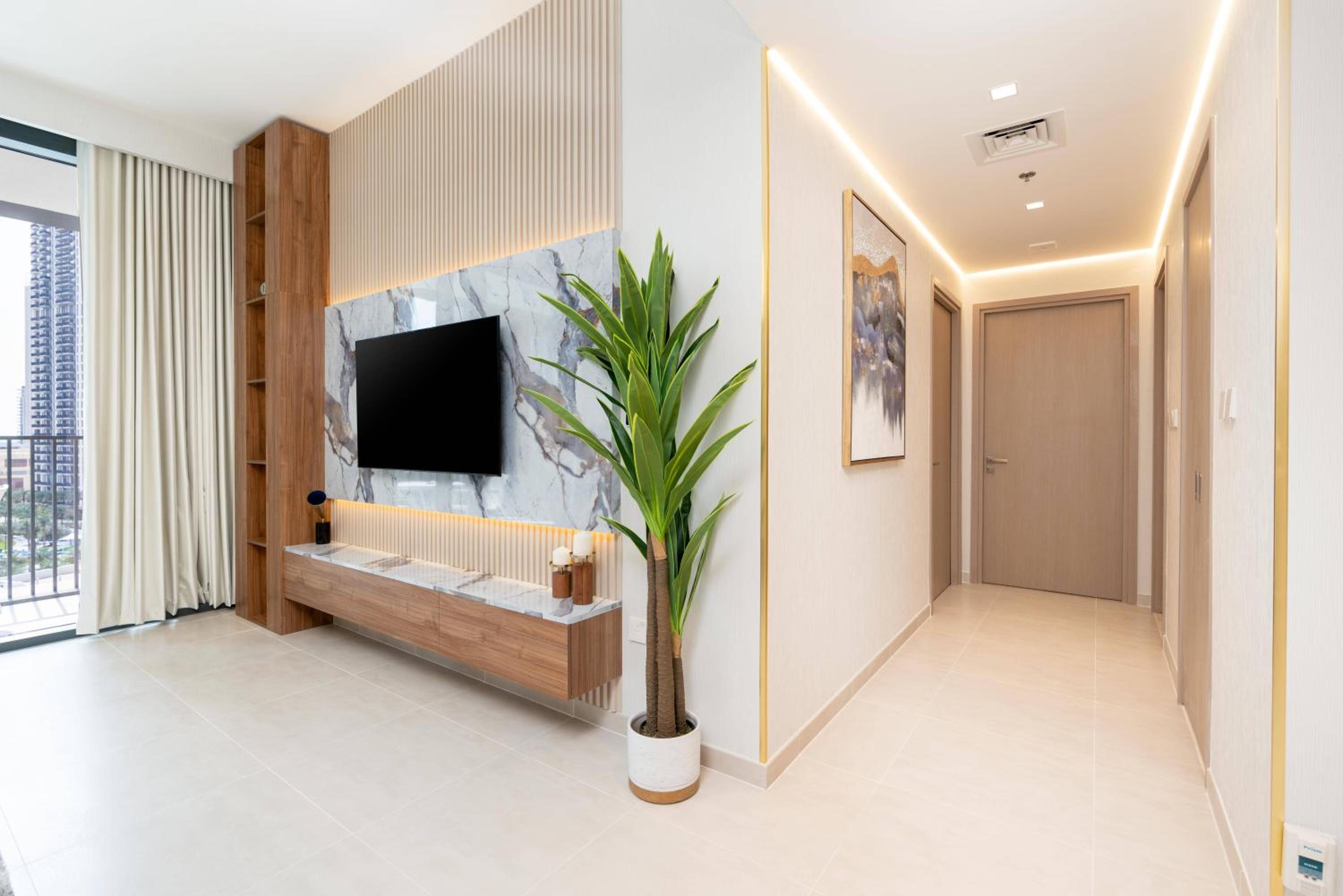 GLOBALSTAY Creek Edge Tower Elegant Apartments