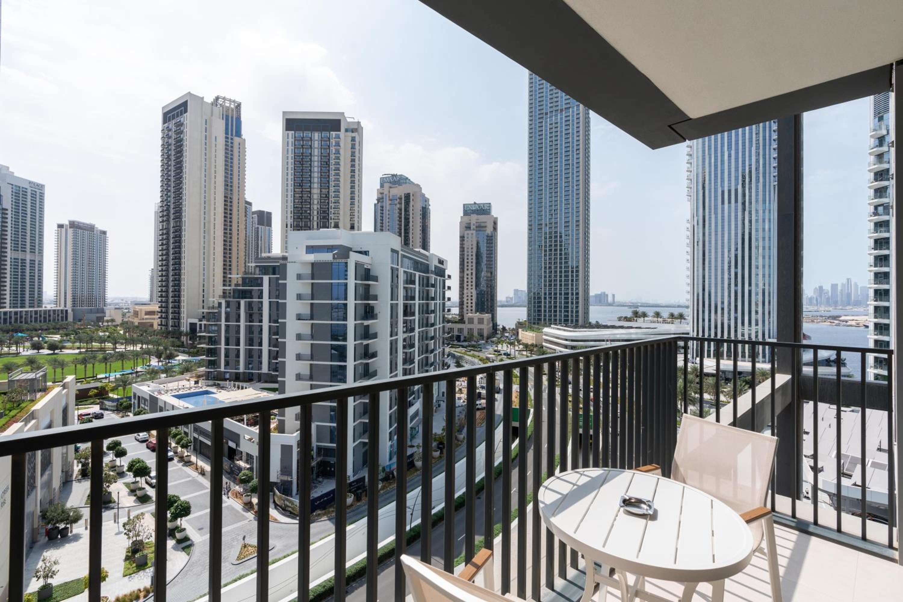 GLOBALSTAY Creek Edge Tower Elegant Apartments