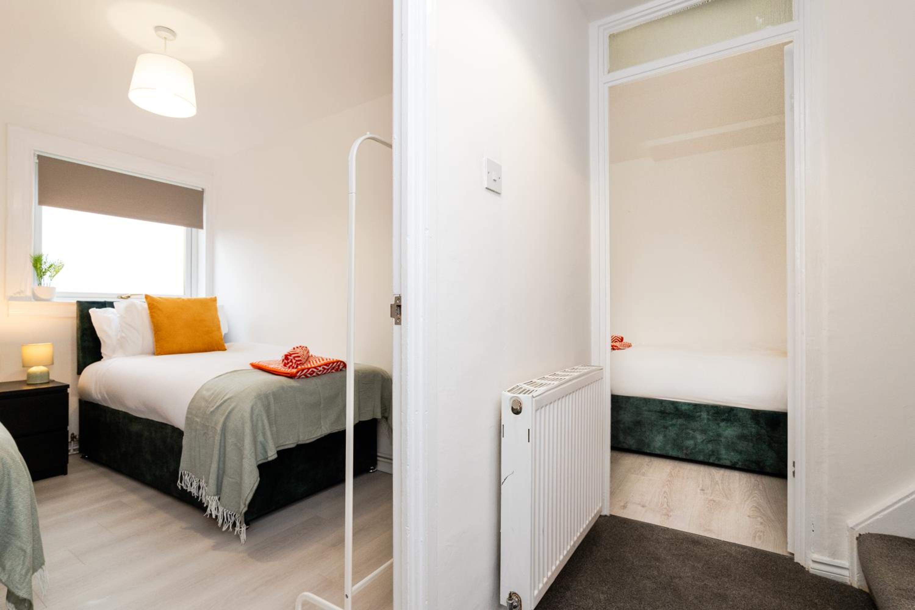 3 Bed House-Free Parking-6Beds