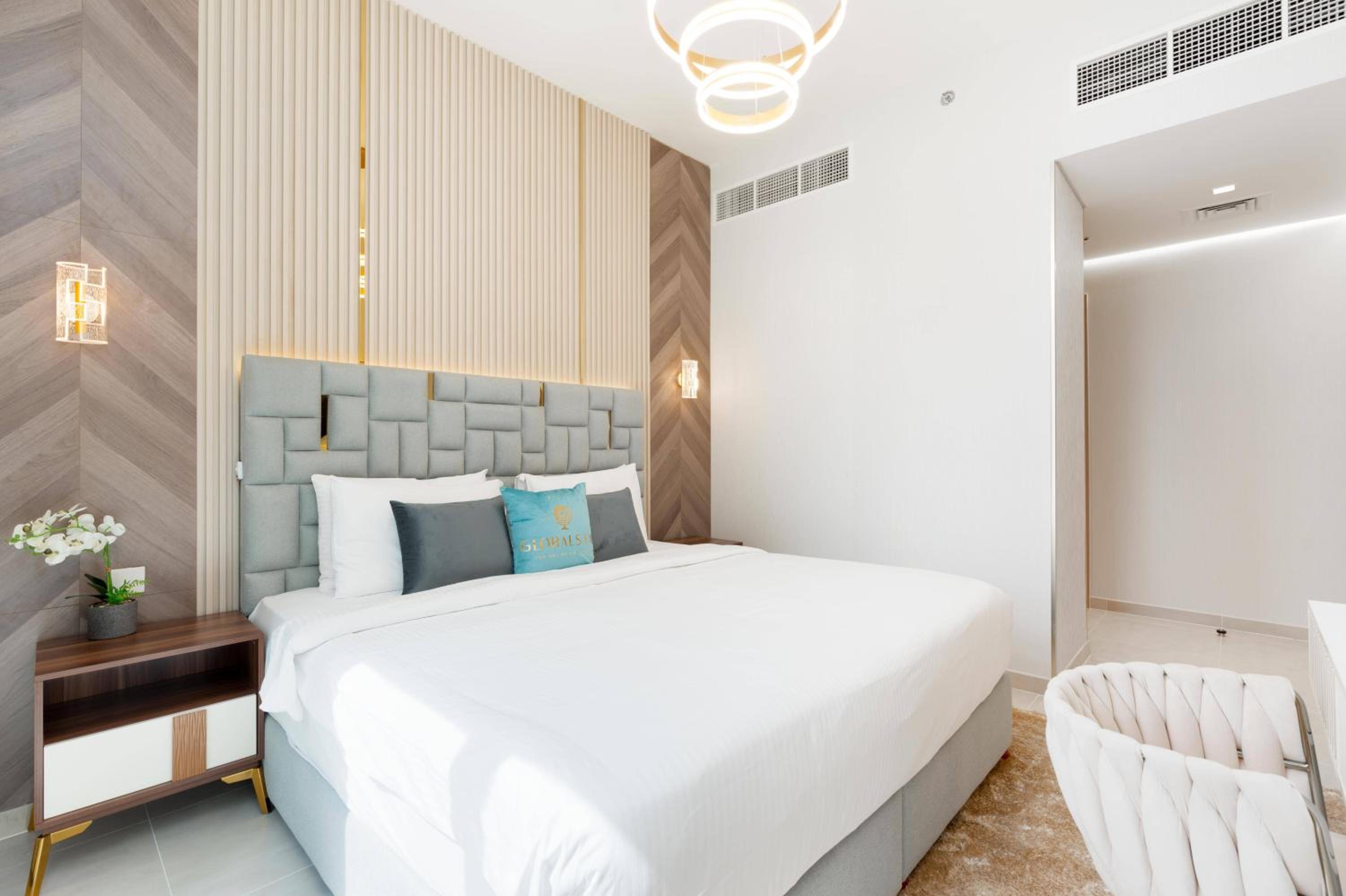 GLOBALSTAY Creek Edge Tower Elegant Apartments