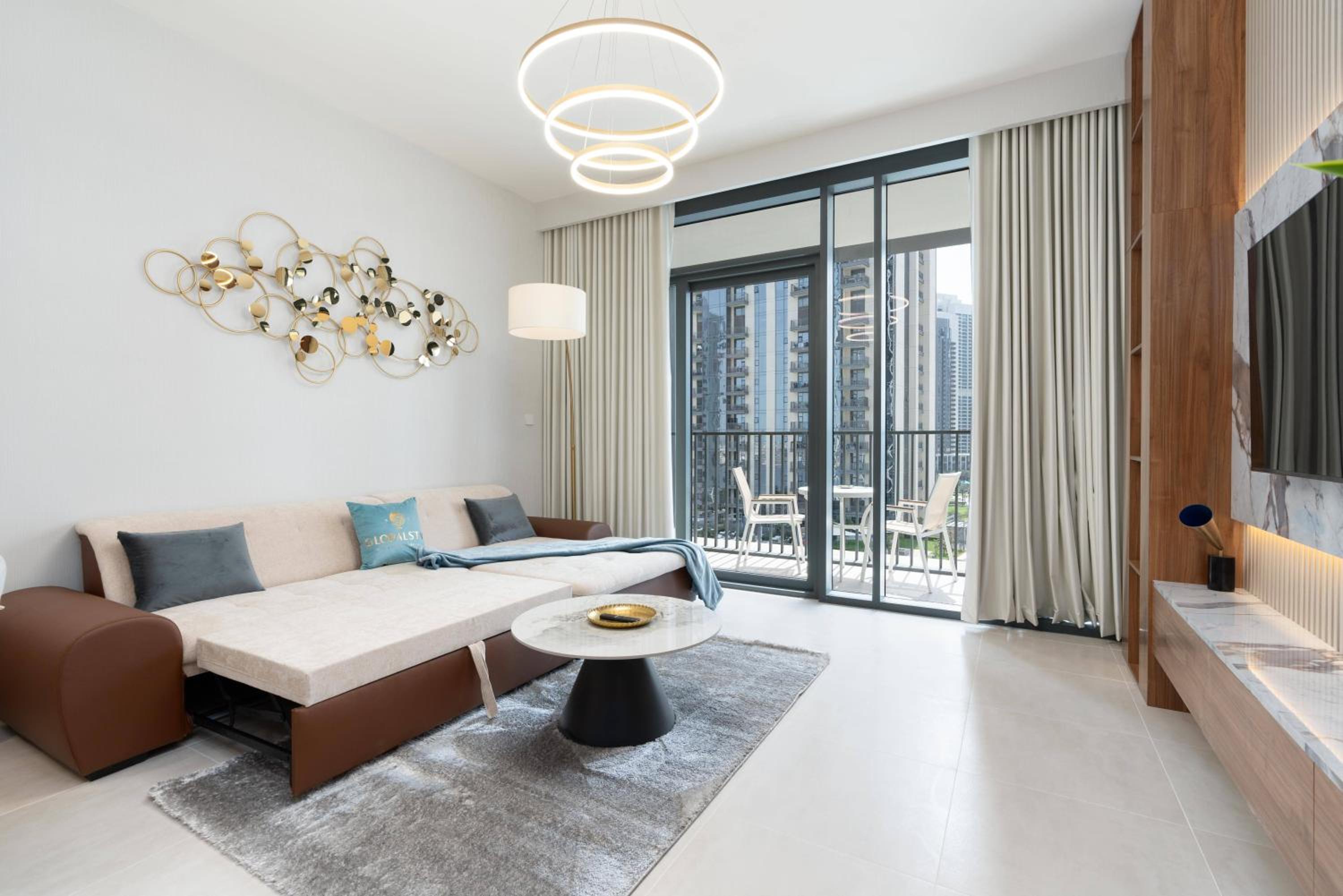 GLOBALSTAY Creek Edge Tower Elegant Apartments