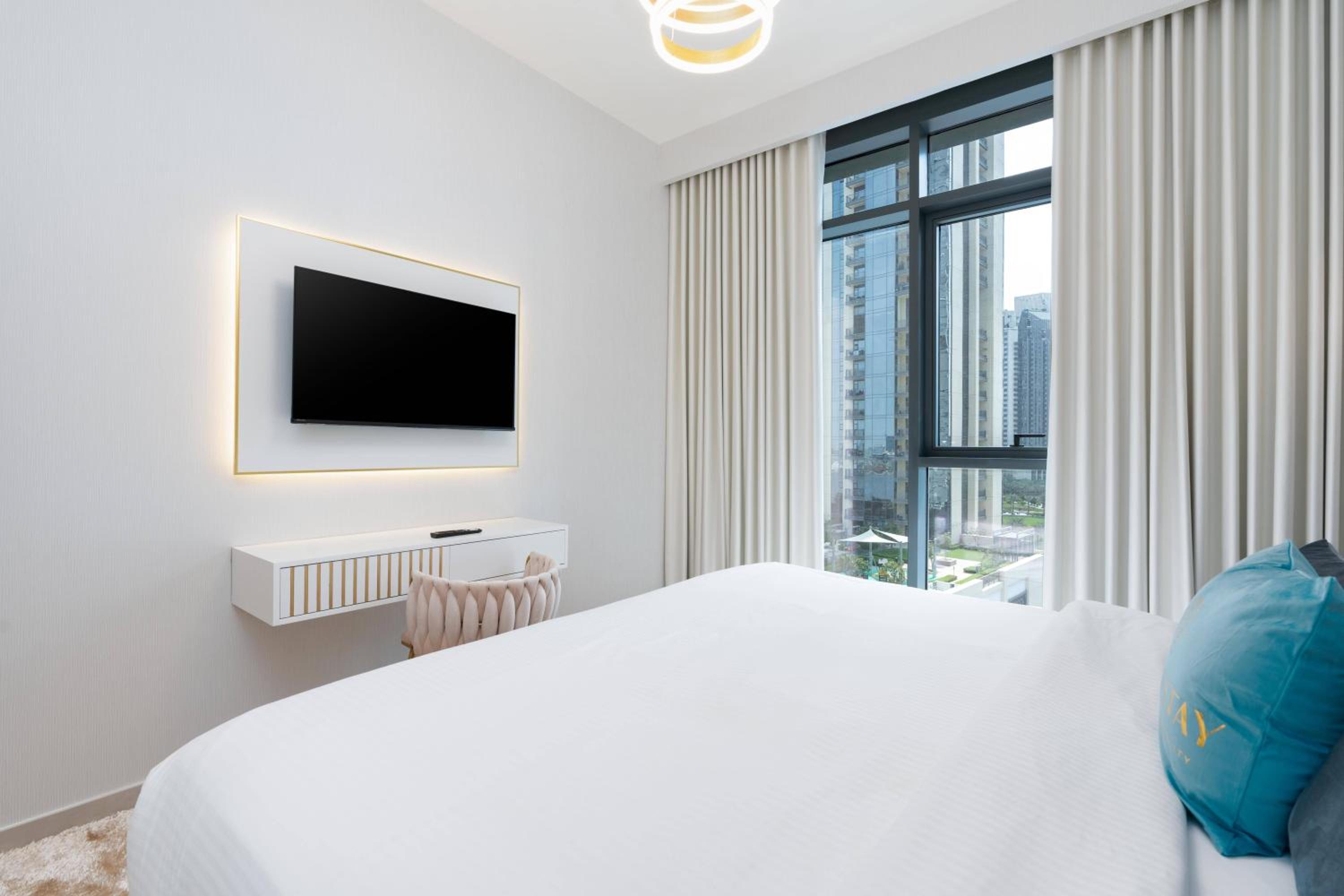 GLOBALSTAY Creek Edge Tower Elegant Apartments