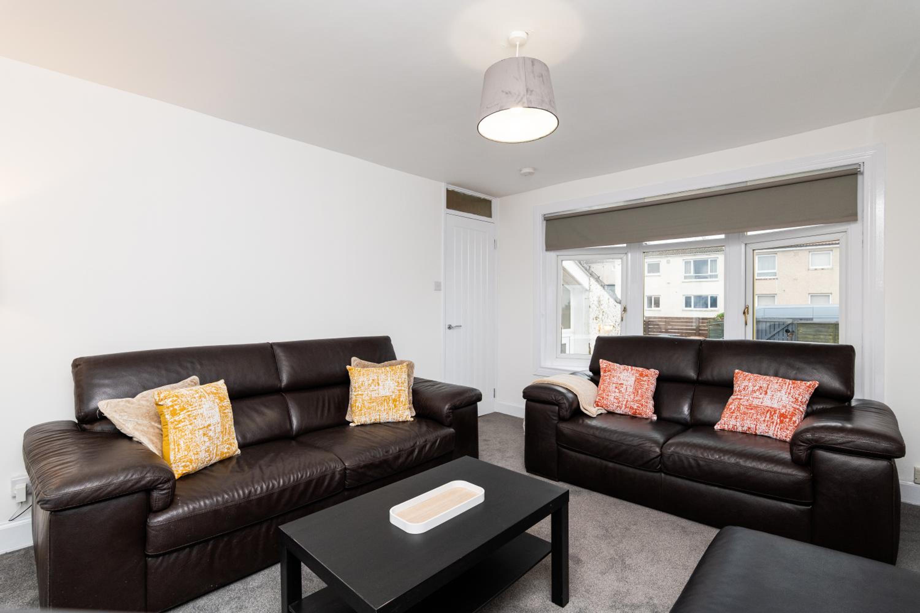 3 Bed House-Free Parking-6Beds