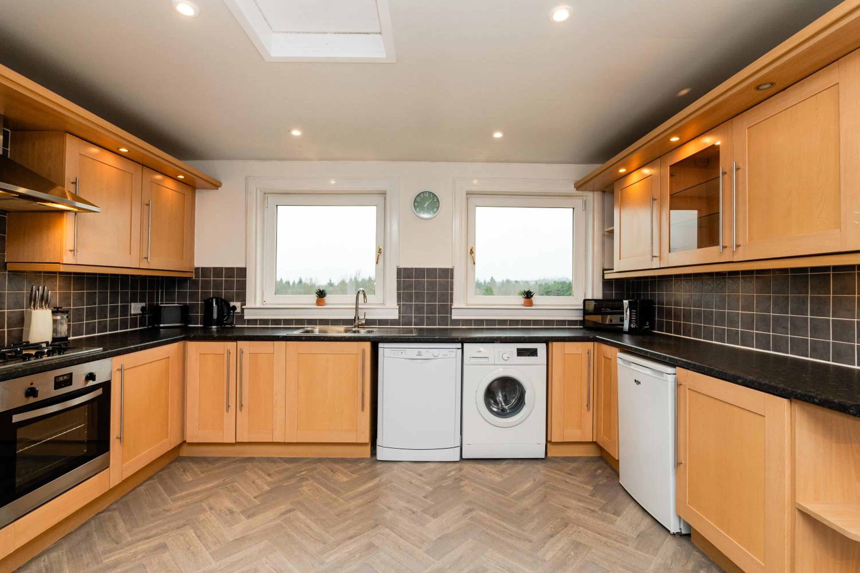 3 Bed House-Free Parking-6Beds